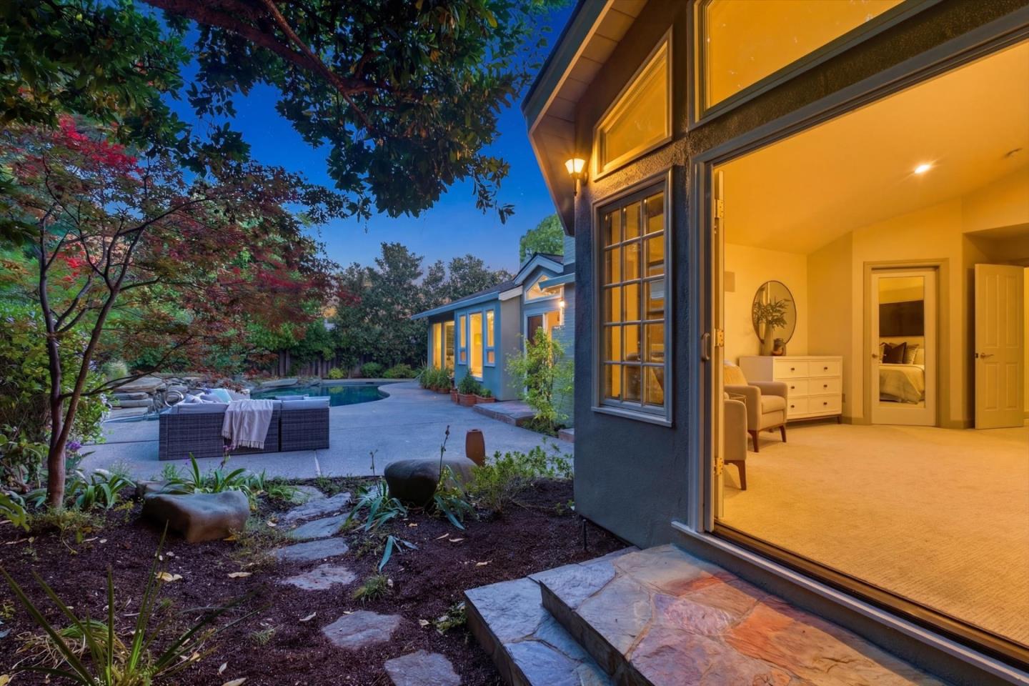 Detail Gallery Image 44 of 51 For 1037 Yorkshire Dr, Los Altos,  CA 94024 - 3 Beds | 3/1 Baths