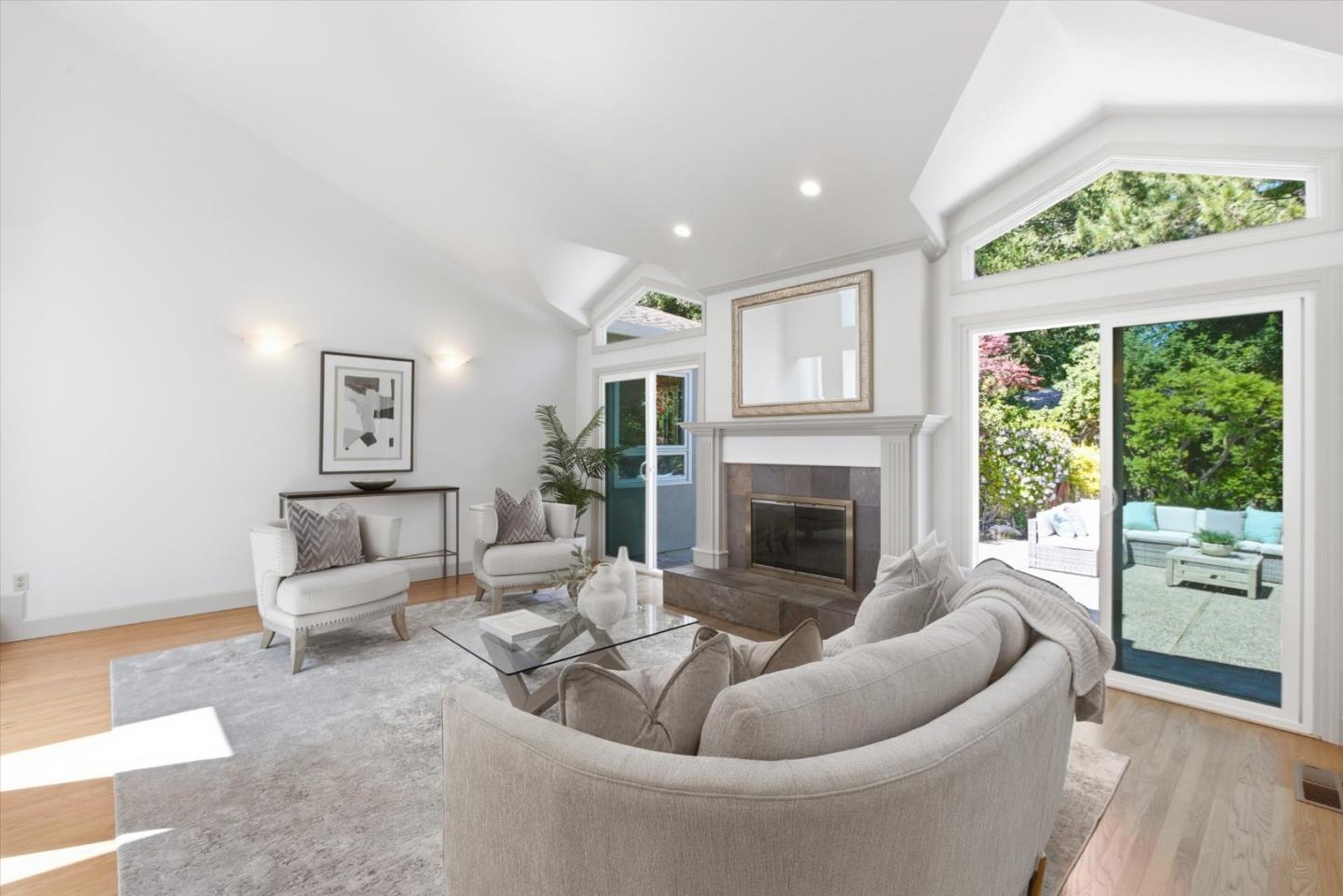 Detail Gallery Image 8 of 51 For 1037 Yorkshire Dr, Los Altos,  CA 94024 - 3 Beds | 3/1 Baths