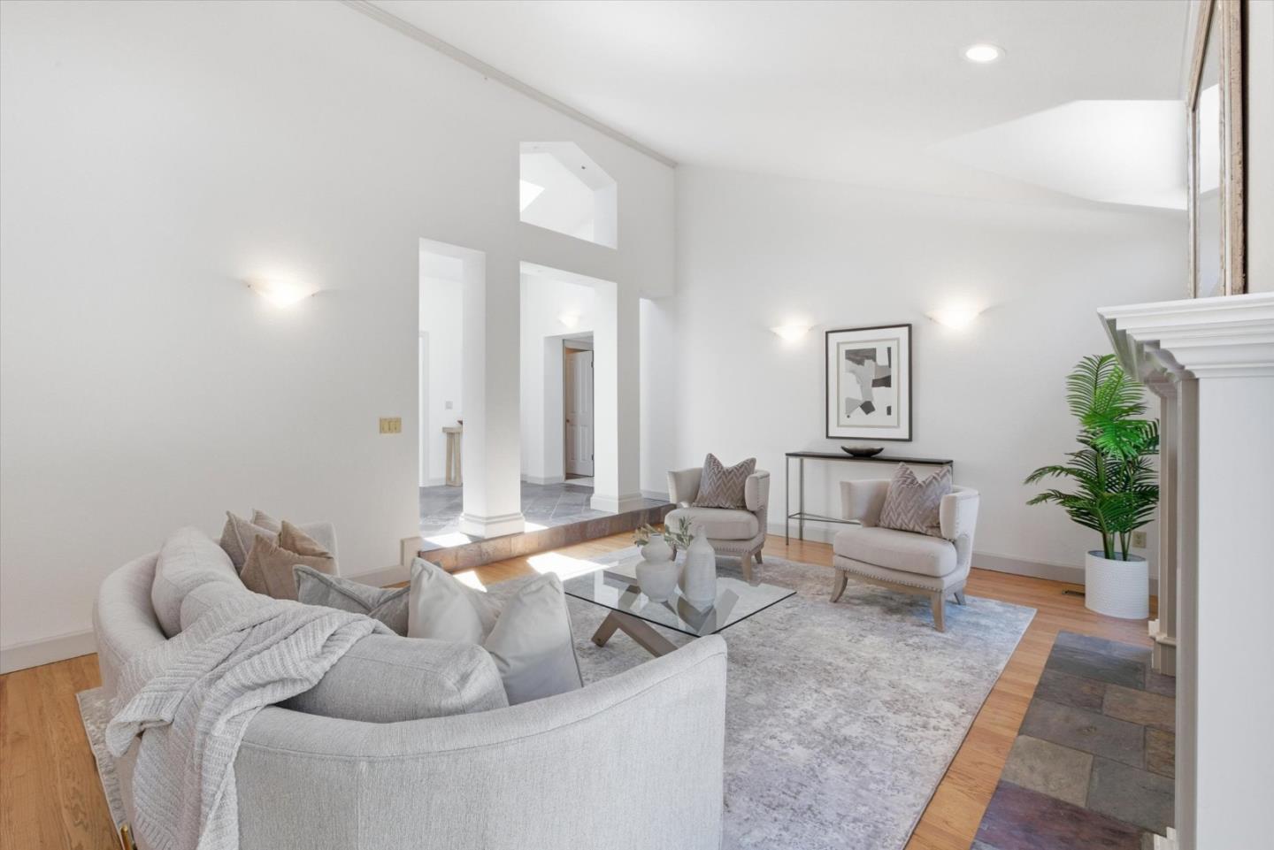 Detail Gallery Image 9 of 51 For 1037 Yorkshire Dr, Los Altos,  CA 94024 - 3 Beds | 3/1 Baths