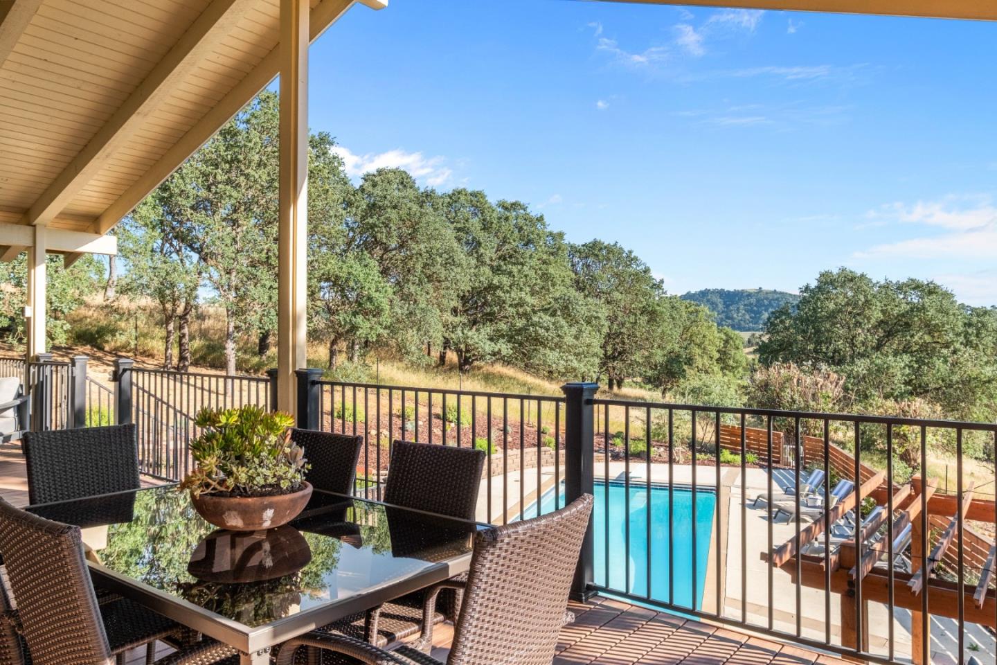 Detail Gallery Image 19 of 103 For 15208 Sycamore Dr, Morgan Hill,  CA 95037 - 4 Beds | 2/1 Baths