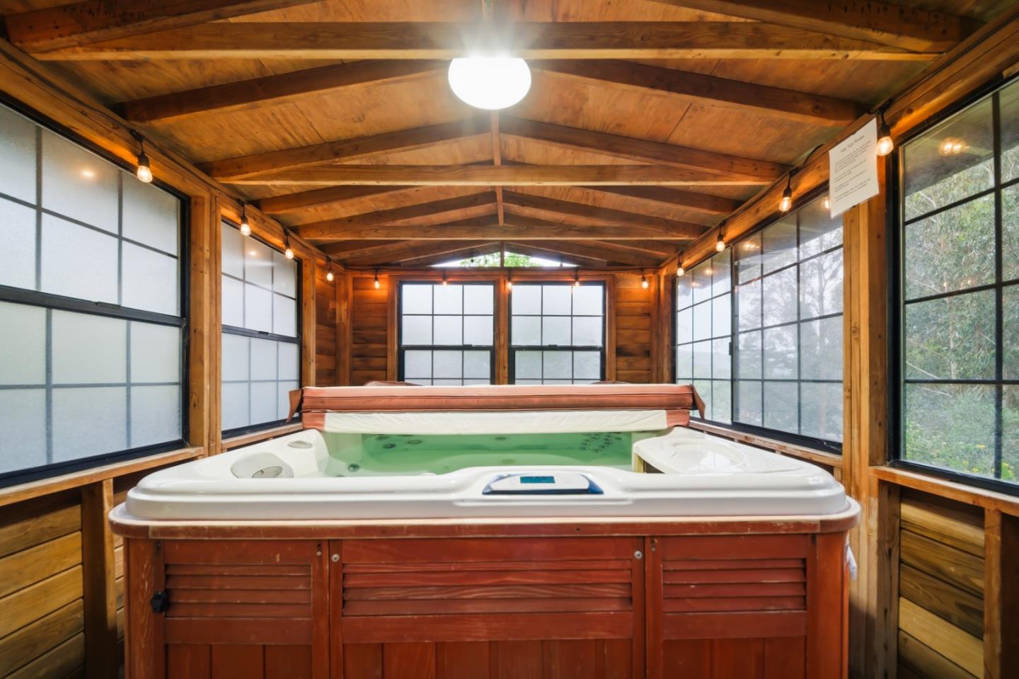 Detail Gallery Image 101 of 114 For 1159 Barcelona Dr, Pacifica,  CA 94044 - 5 Beds | 3 Baths