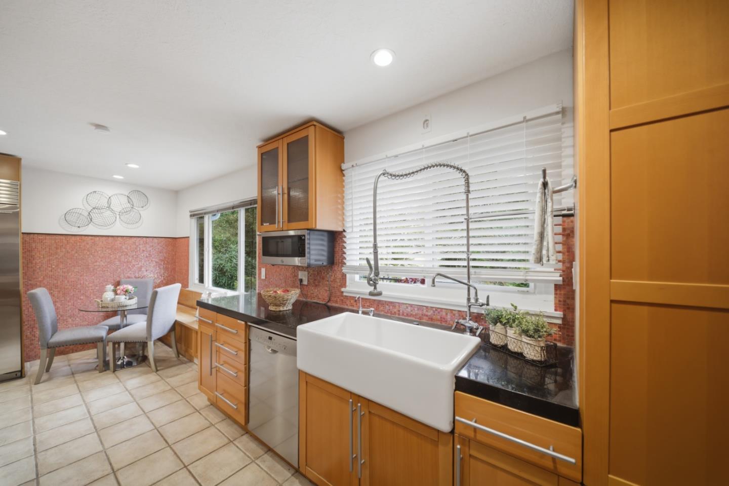 Detail Gallery Image 21 of 114 For 1159 Barcelona Dr, Pacifica,  CA 94044 - 5 Beds | 3 Baths