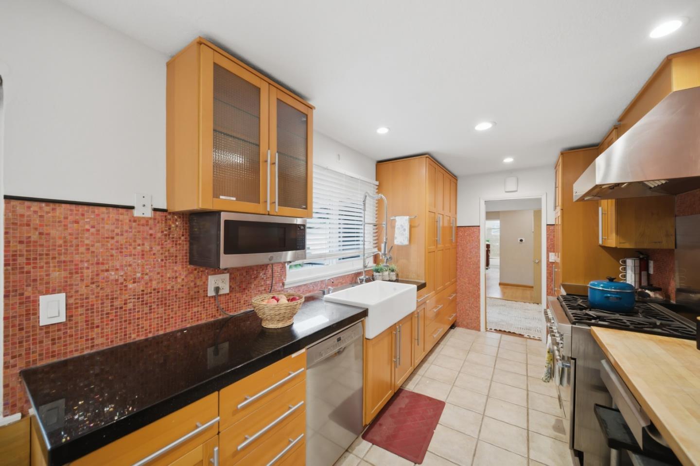 Detail Gallery Image 22 of 114 For 1159 Barcelona Dr, Pacifica,  CA 94044 - 5 Beds | 3 Baths