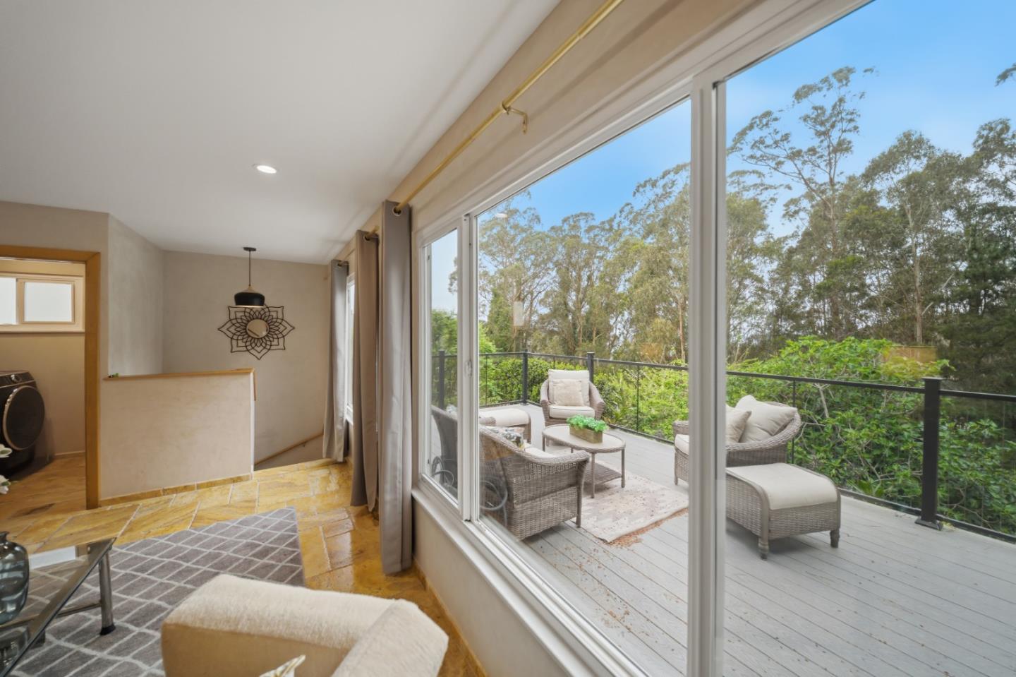 Detail Gallery Image 41 of 114 For 1159 Barcelona Dr, Pacifica,  CA 94044 - 5 Beds | 3 Baths