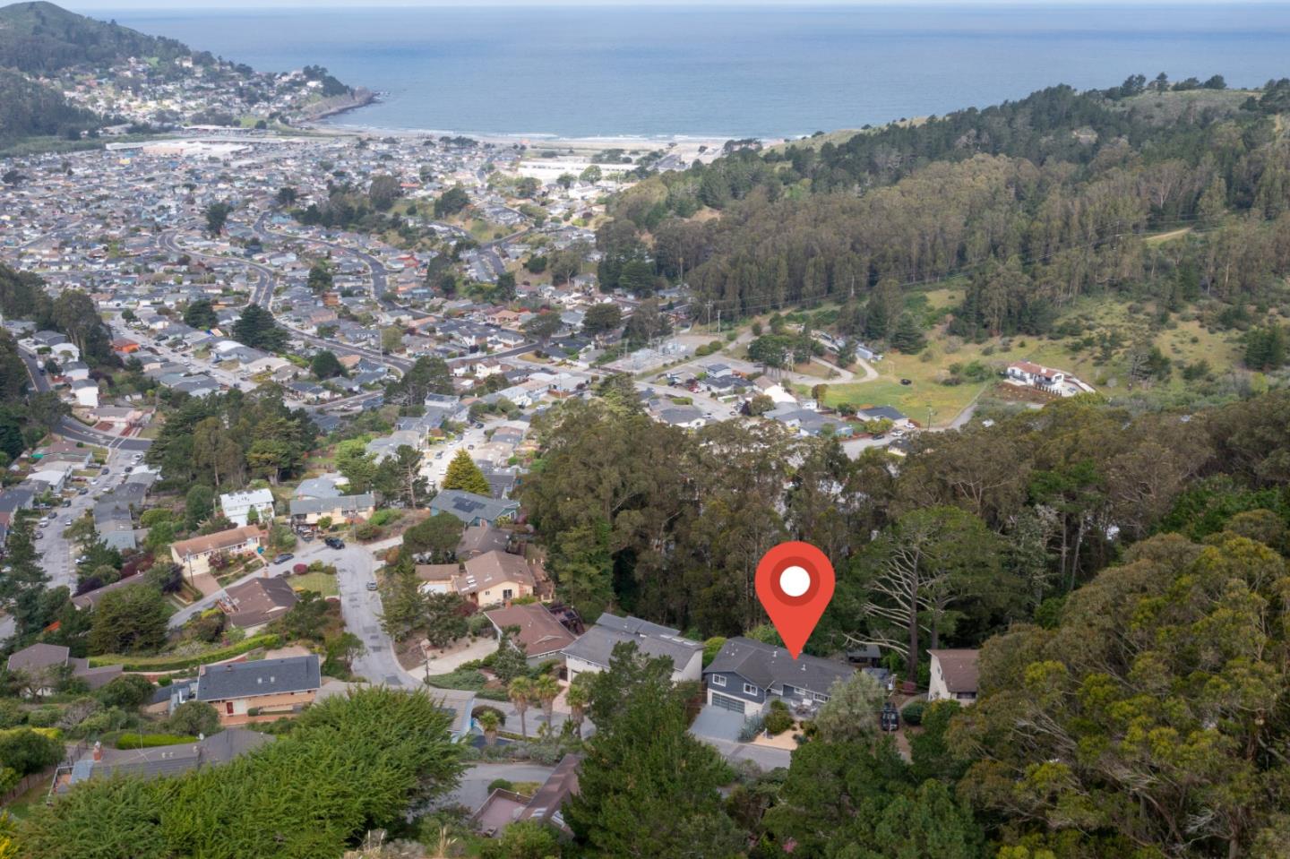 Detail Gallery Image 5 of 114 For 1159 Barcelona Dr, Pacifica,  CA 94044 - 5 Beds | 3 Baths