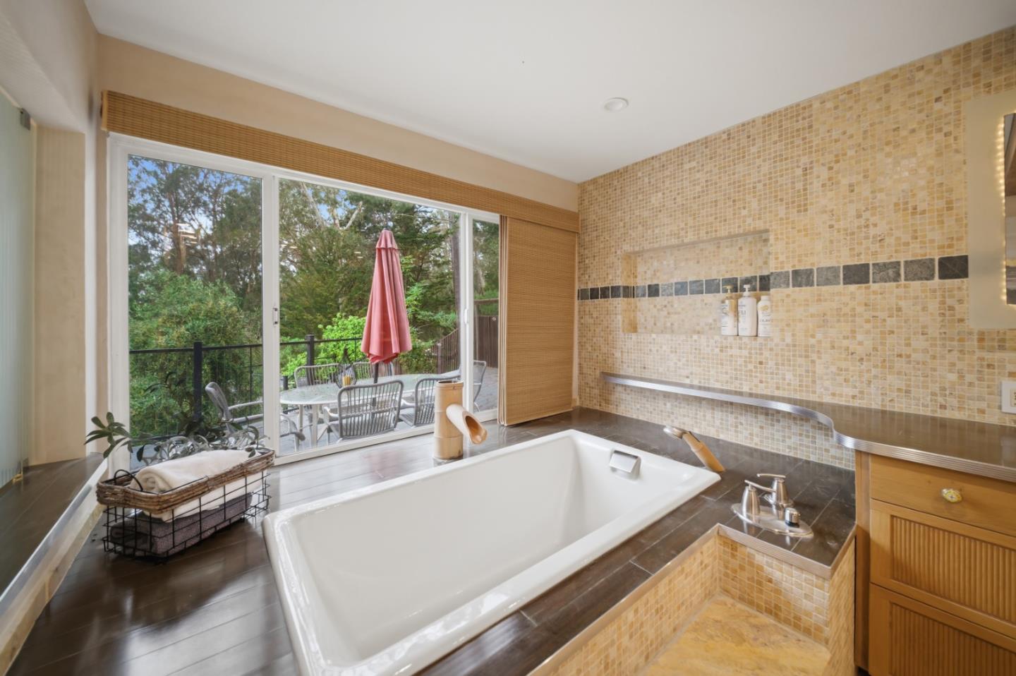 Detail Gallery Image 53 of 114 For 1159 Barcelona Dr, Pacifica,  CA 94044 - 5 Beds | 3 Baths