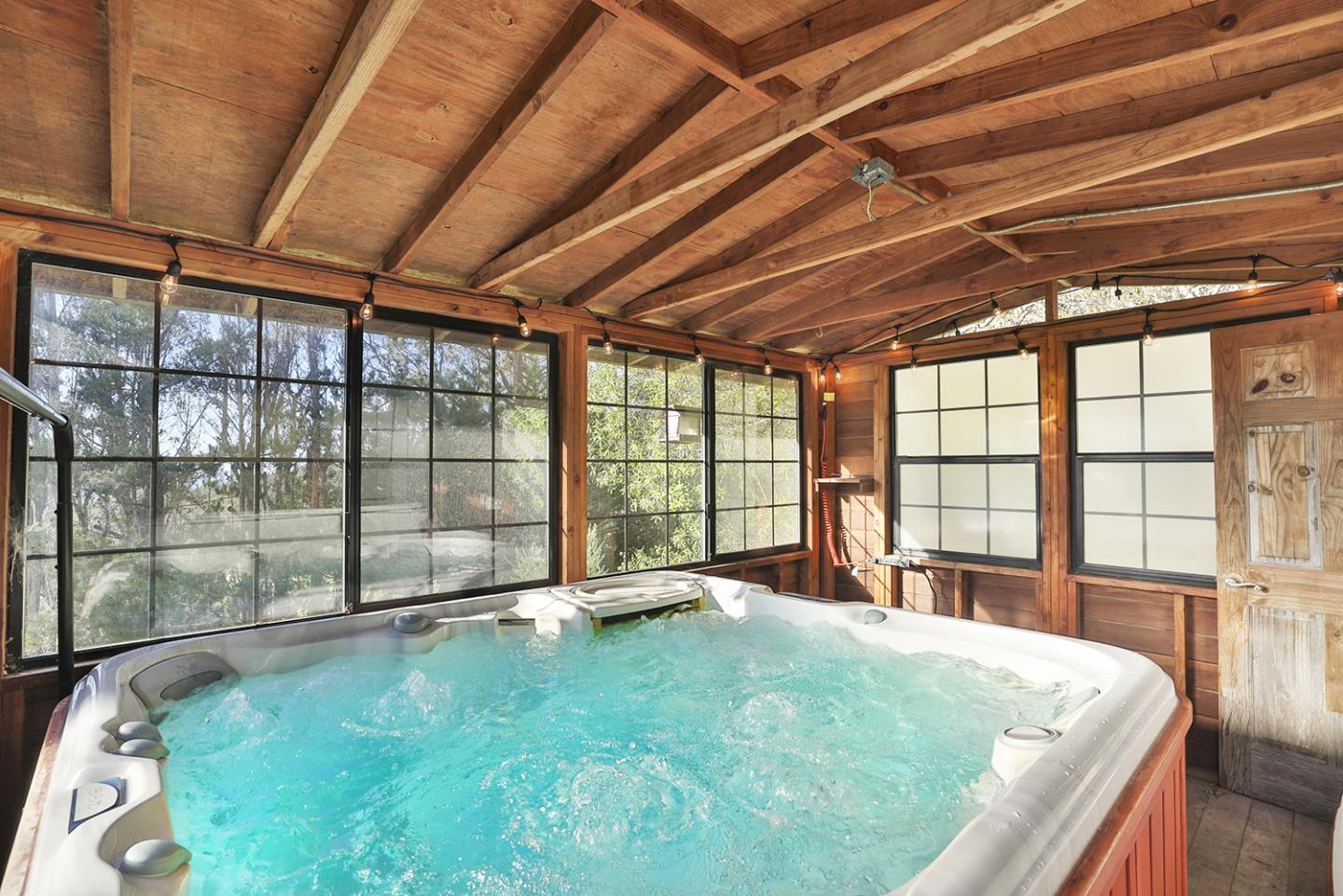 Detail Gallery Image 6 of 114 For 1159 Barcelona Dr, Pacifica,  CA 94044 - 5 Beds | 3 Baths