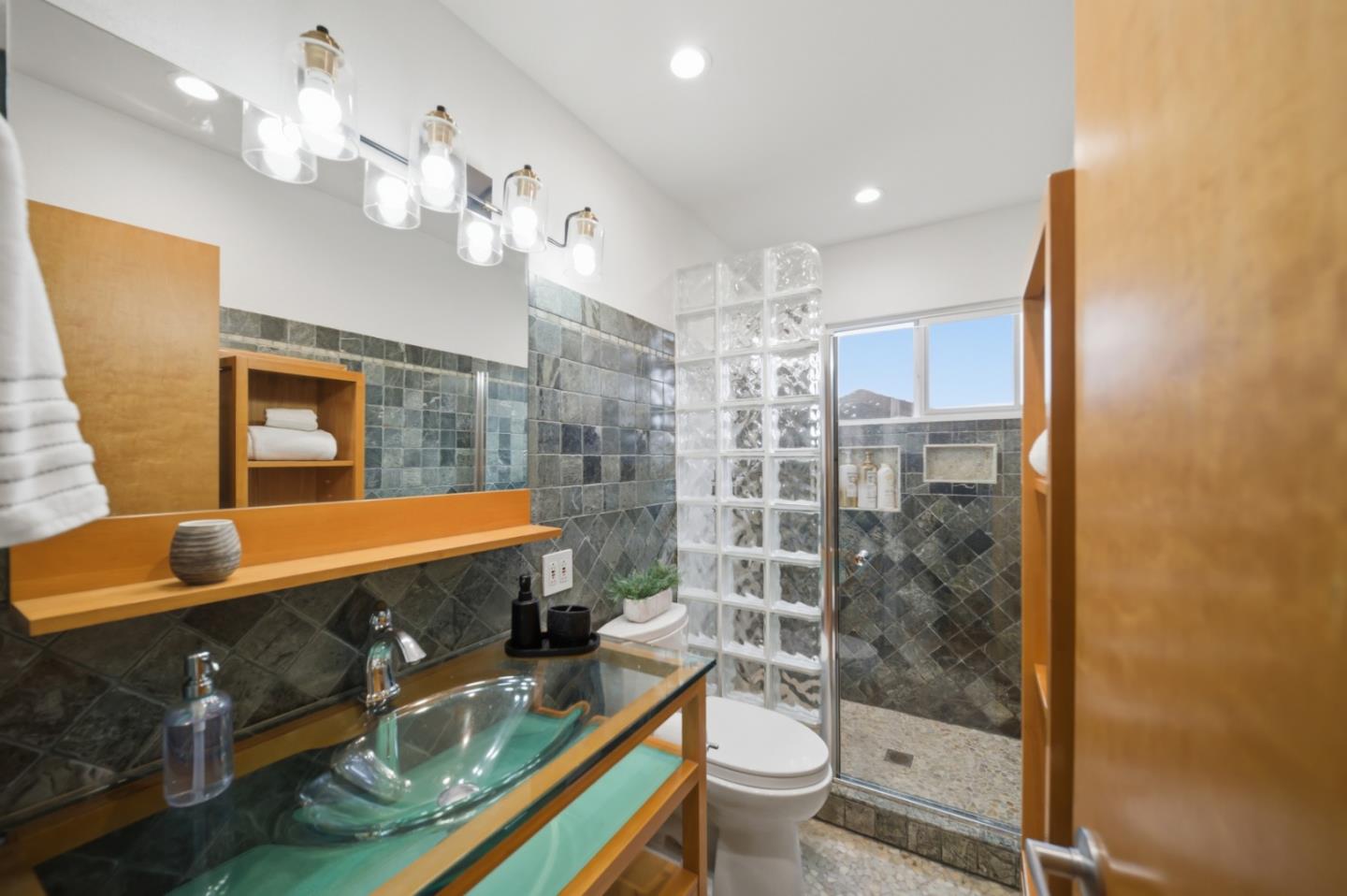 Detail Gallery Image 70 of 114 For 1159 Barcelona Dr, Pacifica,  CA 94044 - 5 Beds | 3 Baths