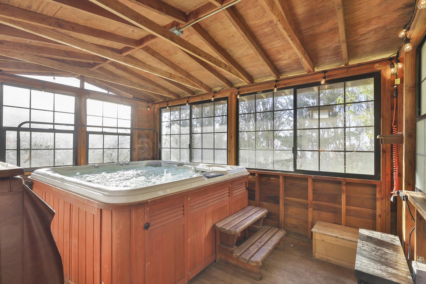 Detail Gallery Image 8 of 114 For 1159 Barcelona Dr, Pacifica,  CA 94044 - 5 Beds | 3 Baths