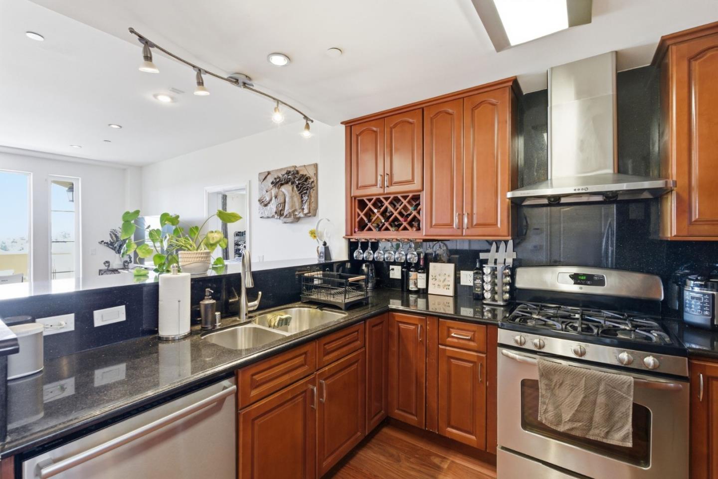 Detail Gallery Image 4 of 25 For 151 El Camino Real #305,  Millbrae,  CA 94030 - 2 Beds | 2 Baths