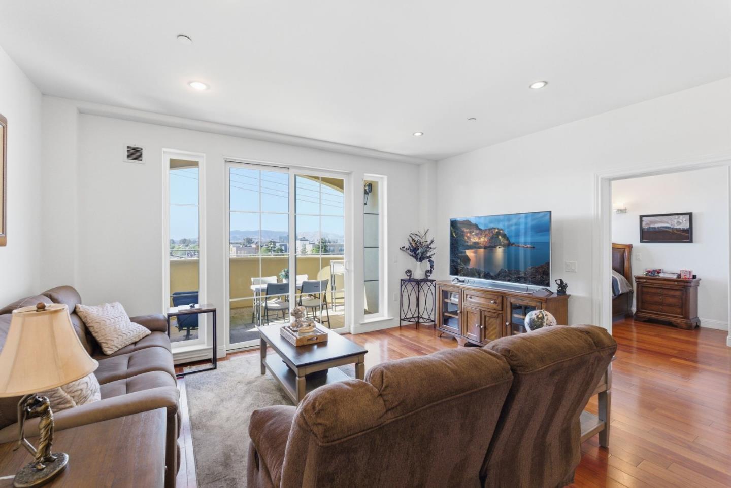 Detail Gallery Image 8 of 25 For 151 El Camino Real #305,  Millbrae,  CA 94030 - 2 Beds | 2 Baths