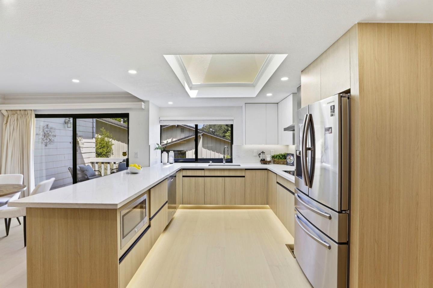 Detail Gallery Image 11 of 39 For 1350 Trinity Dr, Menlo Park,  CA 94025 - 3 Beds | 2/1 Baths