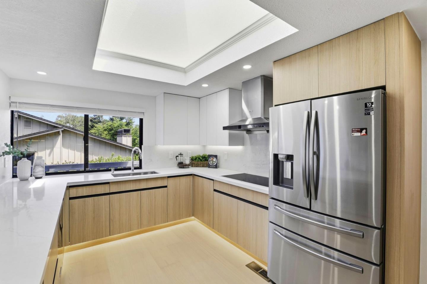 Detail Gallery Image 13 of 39 For 1350 Trinity Dr, Menlo Park,  CA 94025 - 3 Beds | 2/1 Baths