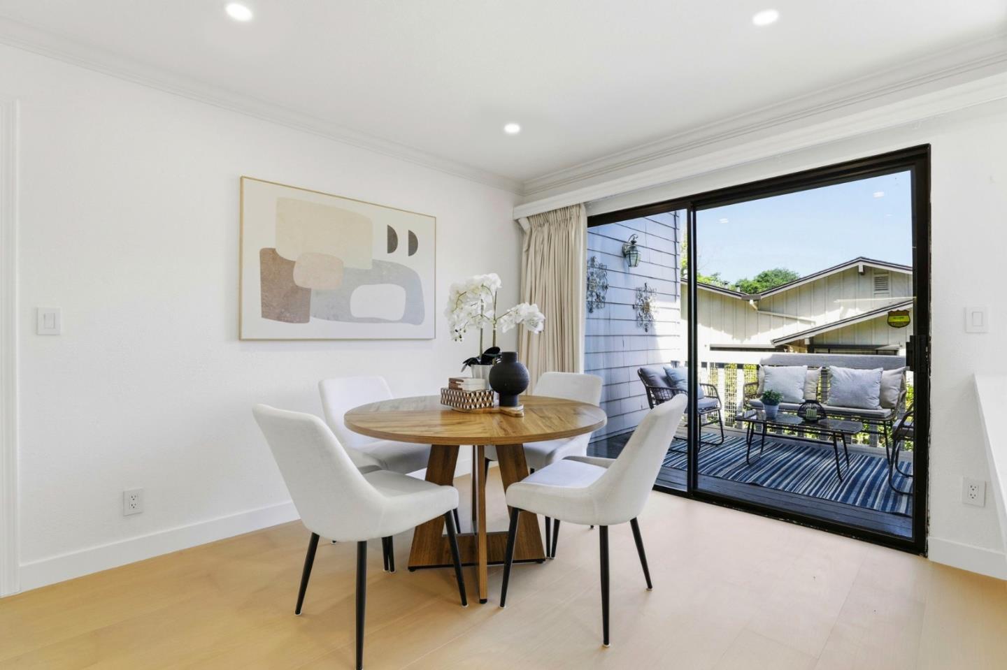 Detail Gallery Image 15 of 39 For 1350 Trinity Dr, Menlo Park,  CA 94025 - 3 Beds | 2/1 Baths