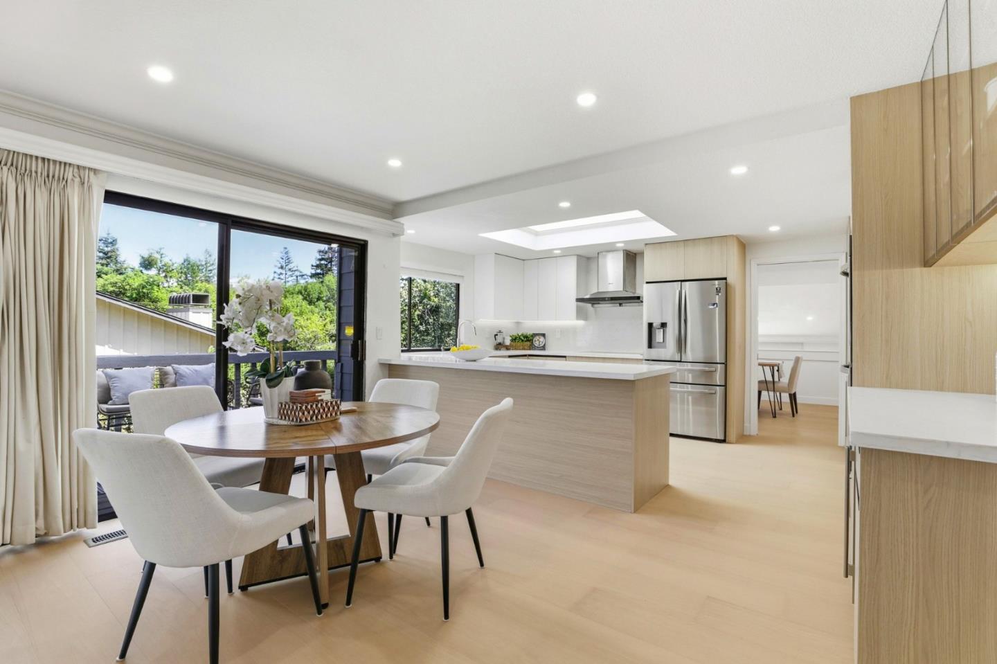 Detail Gallery Image 16 of 39 For 1350 Trinity Dr, Menlo Park,  CA 94025 - 3 Beds | 2/1 Baths