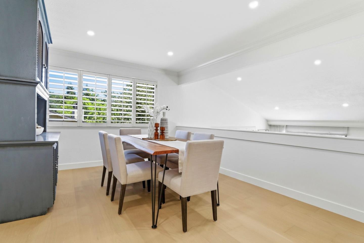 Detail Gallery Image 17 of 39 For 1350 Trinity Dr, Menlo Park,  CA 94025 - 3 Beds | 2/1 Baths