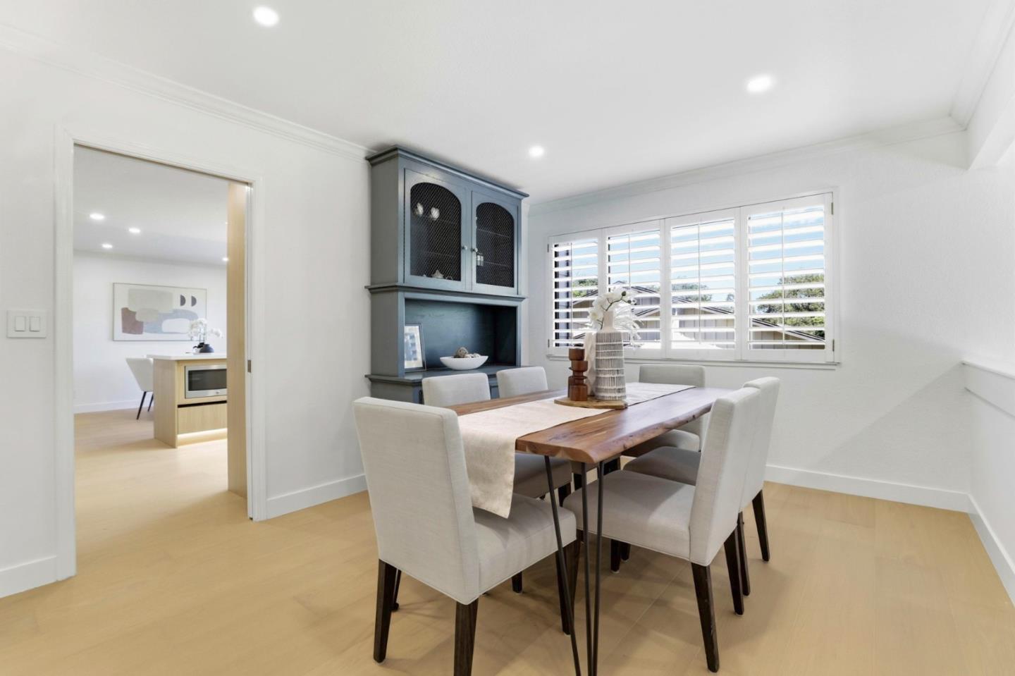 Detail Gallery Image 18 of 39 For 1350 Trinity Dr, Menlo Park,  CA 94025 - 3 Beds | 2/1 Baths