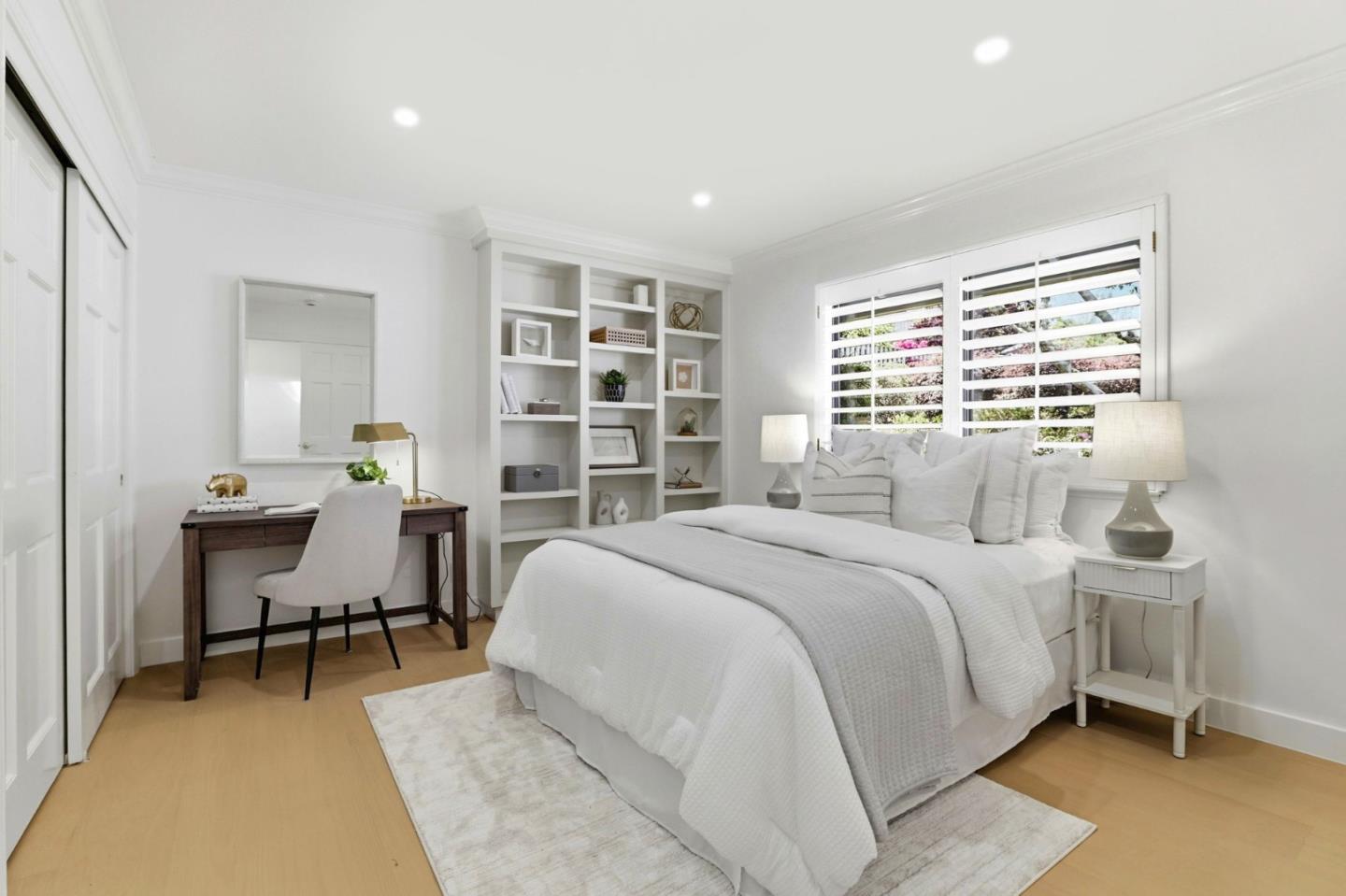 Detail Gallery Image 19 of 39 For 1350 Trinity Dr, Menlo Park,  CA 94025 - 3 Beds | 2/1 Baths