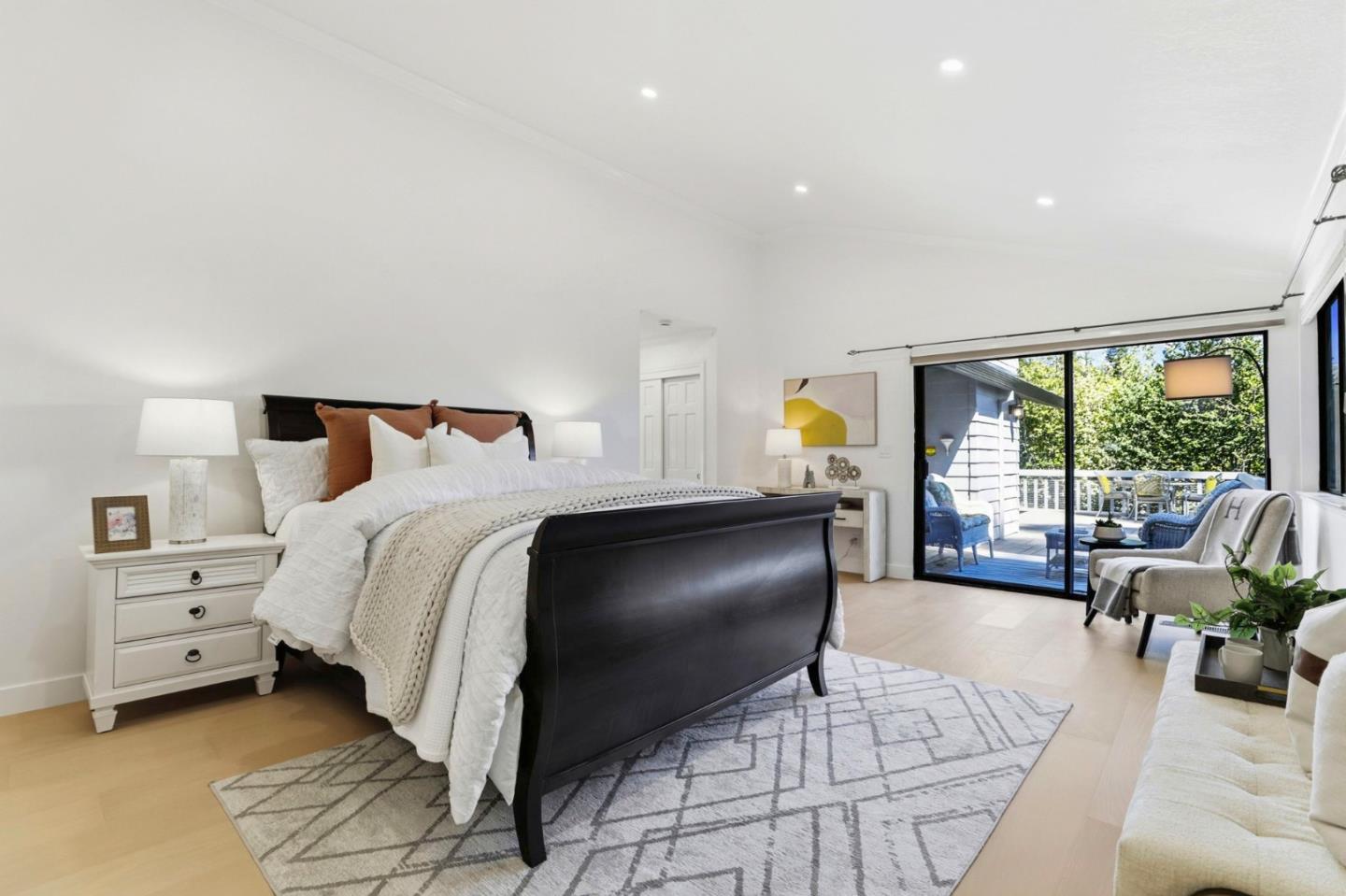 Detail Gallery Image 24 of 39 For 1350 Trinity Dr, Menlo Park,  CA 94025 - 3 Beds | 2/1 Baths