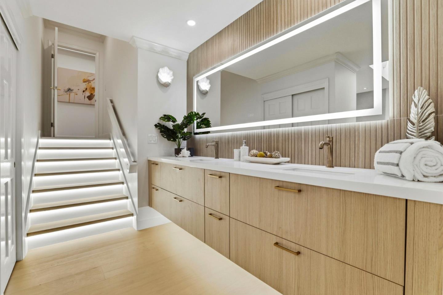 Detail Gallery Image 26 of 39 For 1350 Trinity Dr, Menlo Park,  CA 94025 - 3 Beds | 2/1 Baths