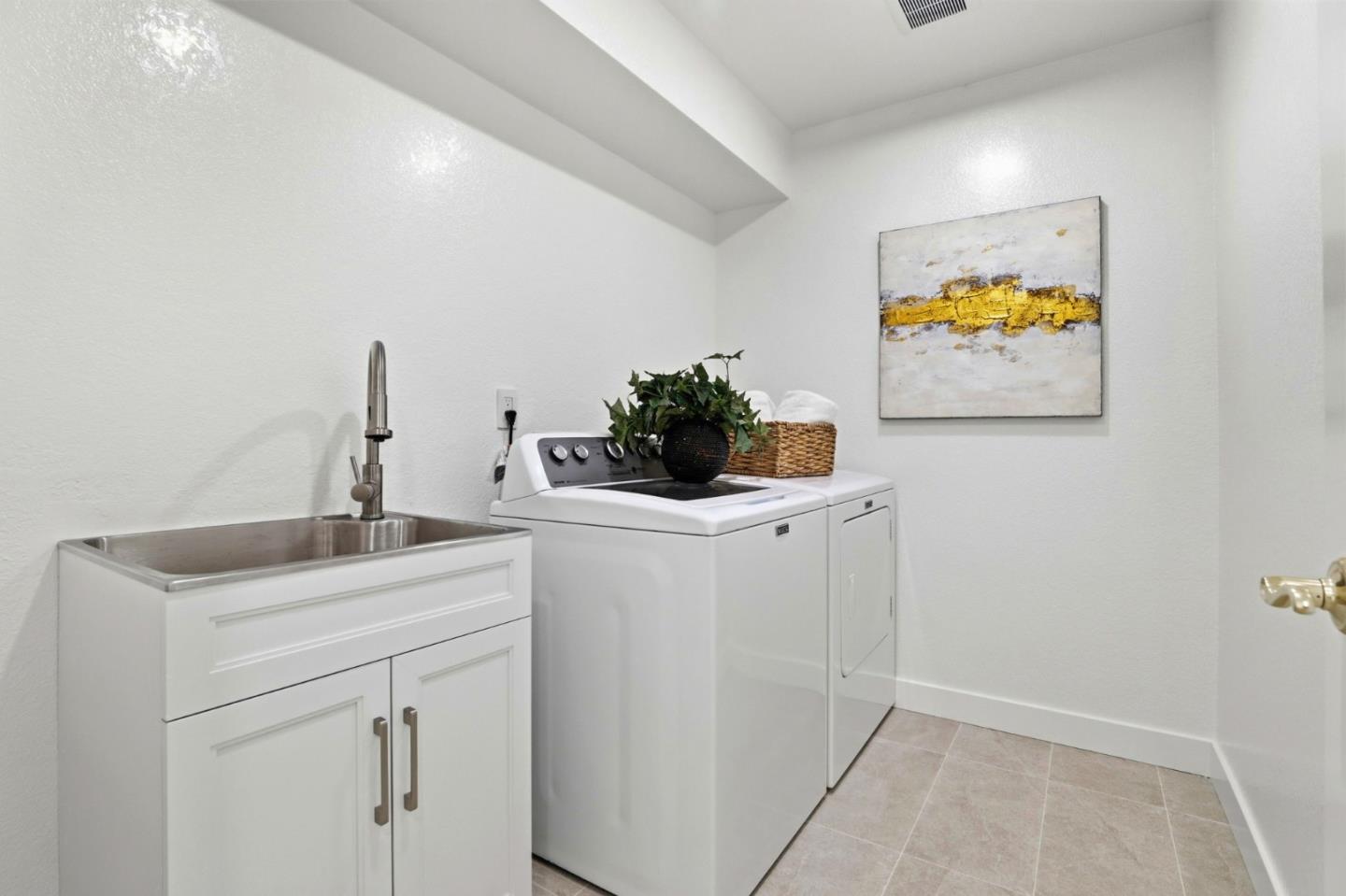 Detail Gallery Image 32 of 39 For 1350 Trinity Dr, Menlo Park,  CA 94025 - 3 Beds | 2/1 Baths