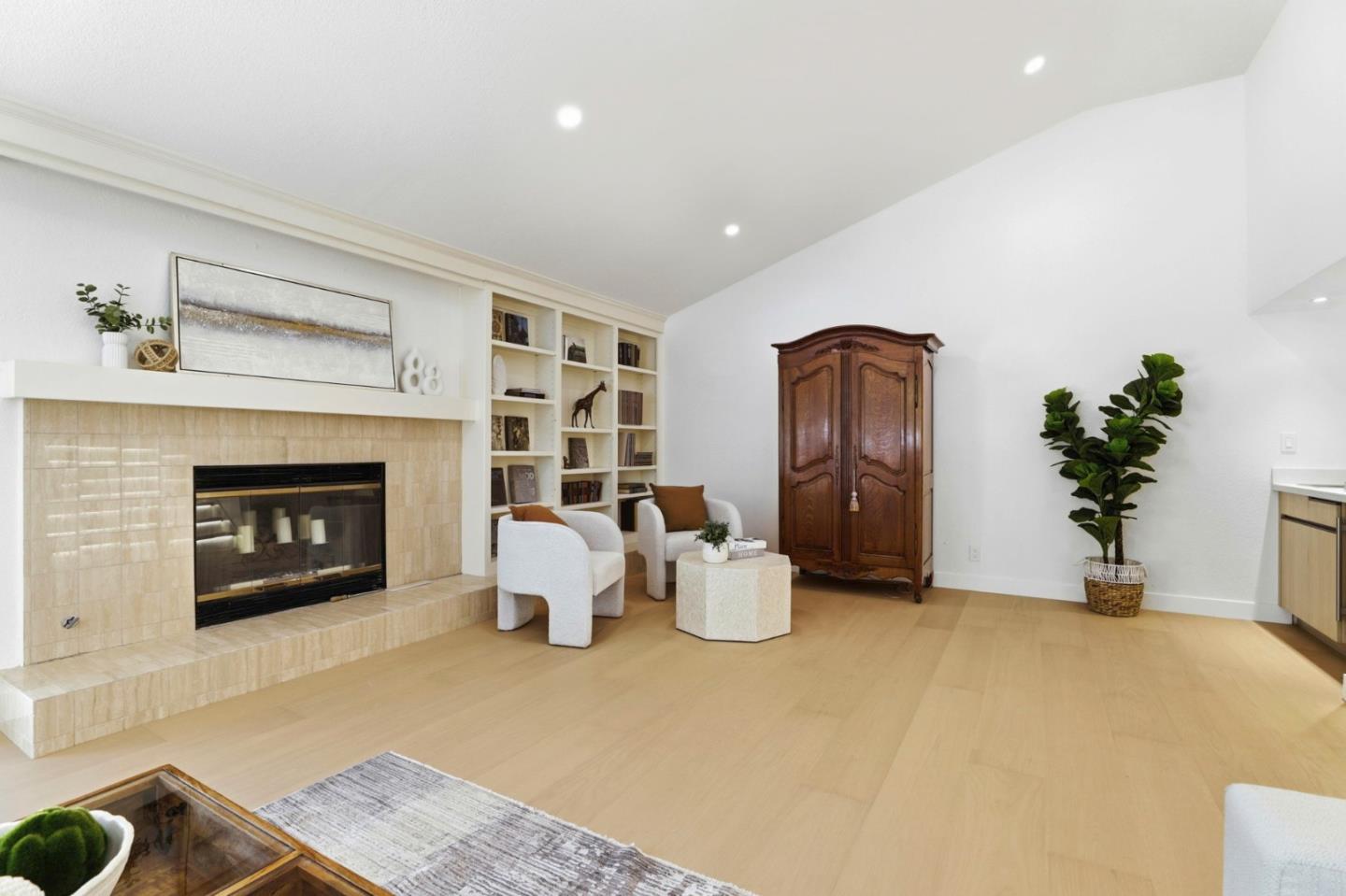 Detail Gallery Image 8 of 39 For 1350 Trinity Dr, Menlo Park,  CA 94025 - 3 Beds | 2/1 Baths