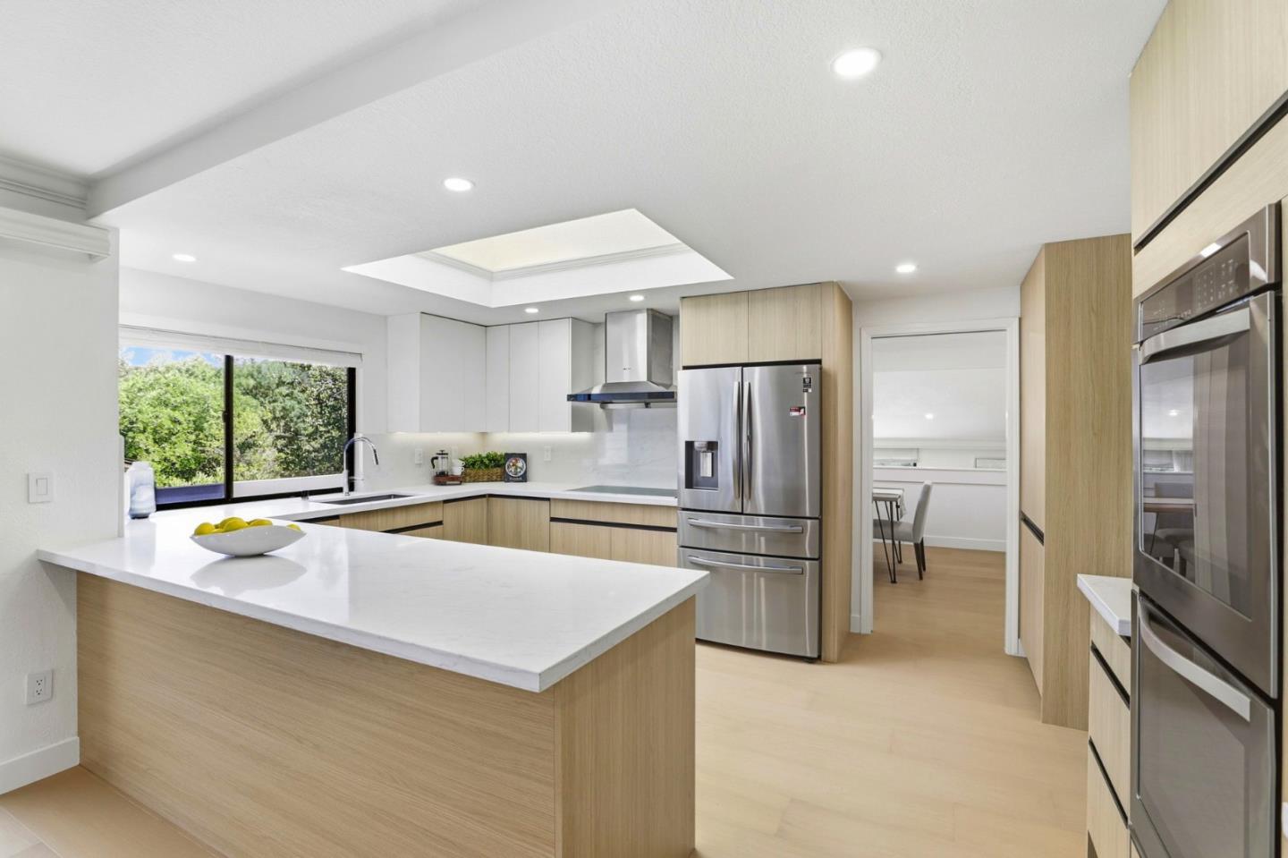 Detail Gallery Image 9 of 39 For 1350 Trinity Dr, Menlo Park,  CA 94025 - 3 Beds | 2/1 Baths