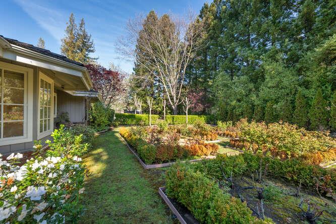 Detail Gallery Image 12 of 14 For 1 Adam Way, Atherton,  CA 94027 - 4 Beds | 3/1 Baths