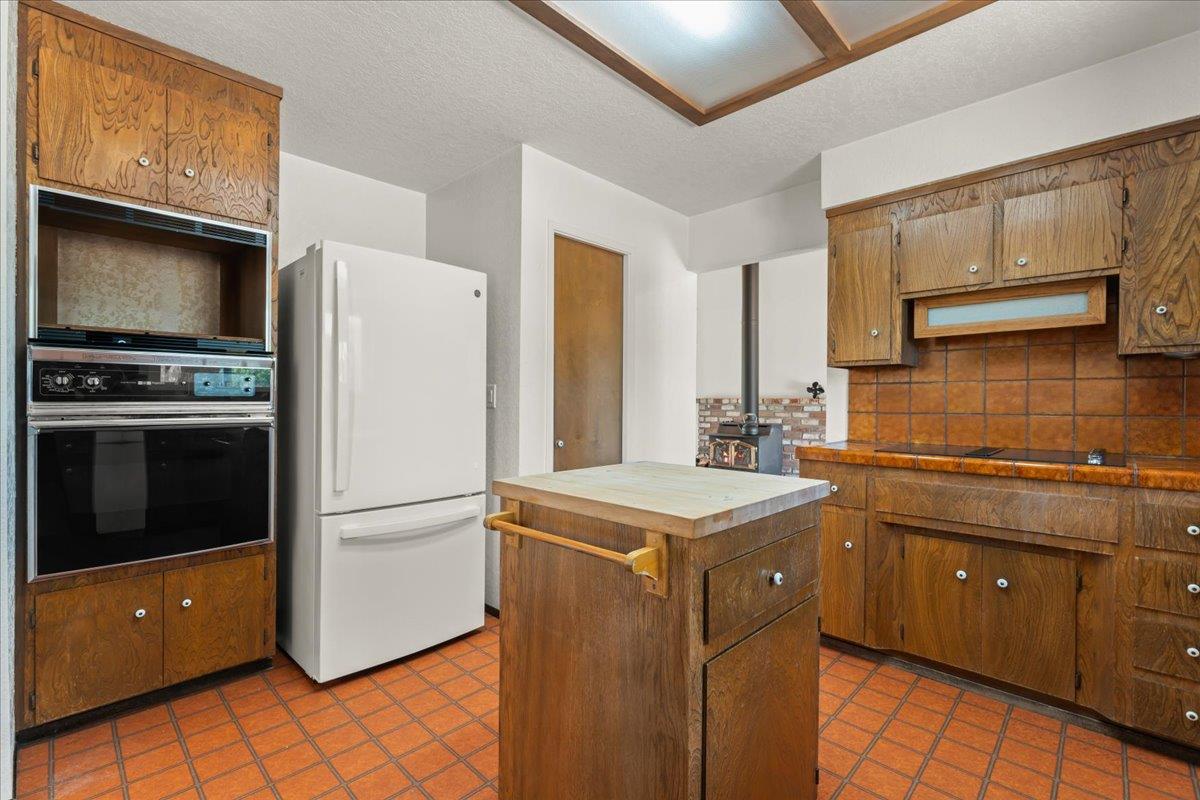 Detail Gallery Image 10 of 42 For 17089 Mcguffie Rd, Salinas,  CA 93907 - 3 Beds | 2/1 Baths