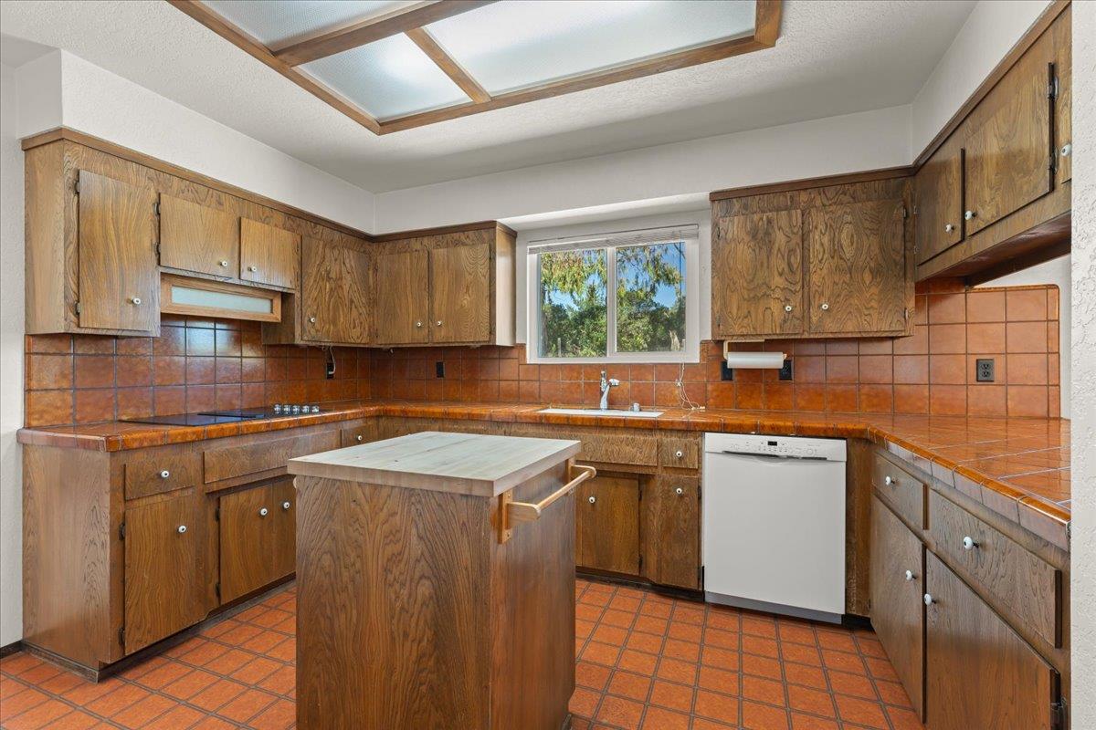 Detail Gallery Image 12 of 42 For 17089 Mcguffie Rd, Salinas,  CA 93907 - 3 Beds | 2/1 Baths