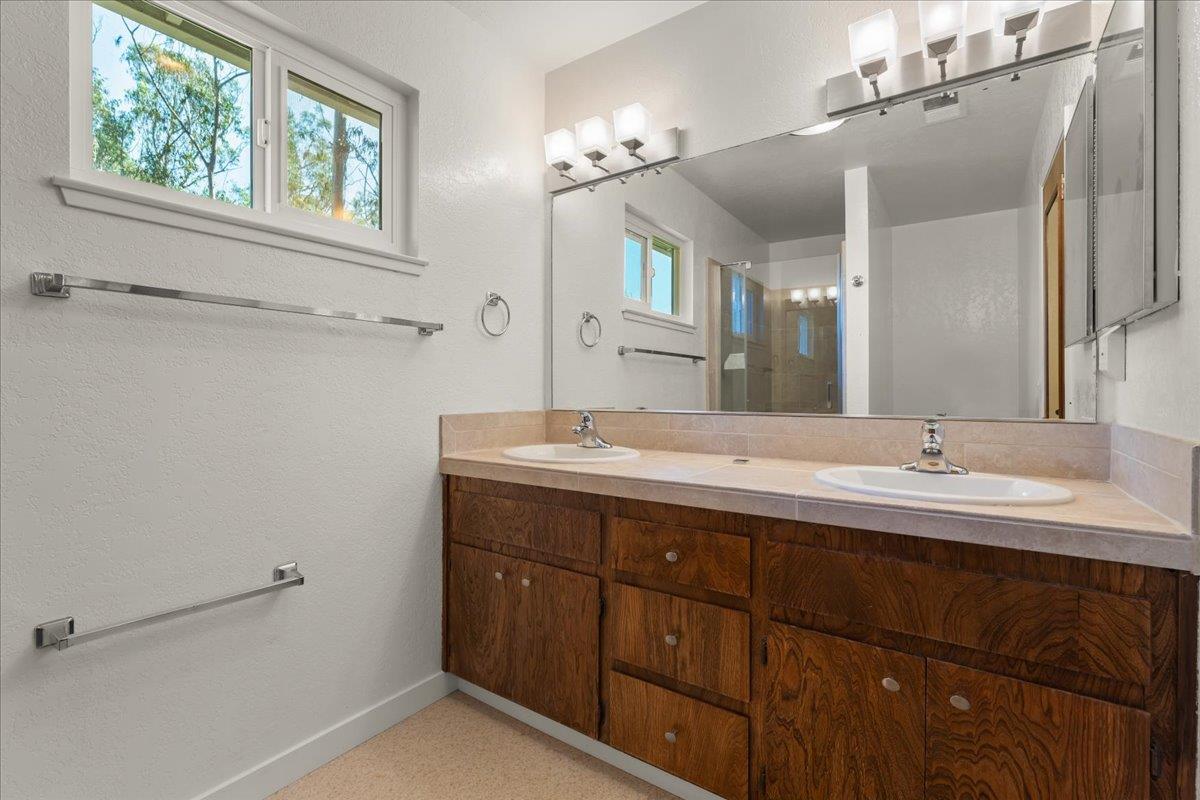 Detail Gallery Image 19 of 42 For 17089 Mcguffie Rd, Salinas,  CA 93907 - 3 Beds | 2/1 Baths