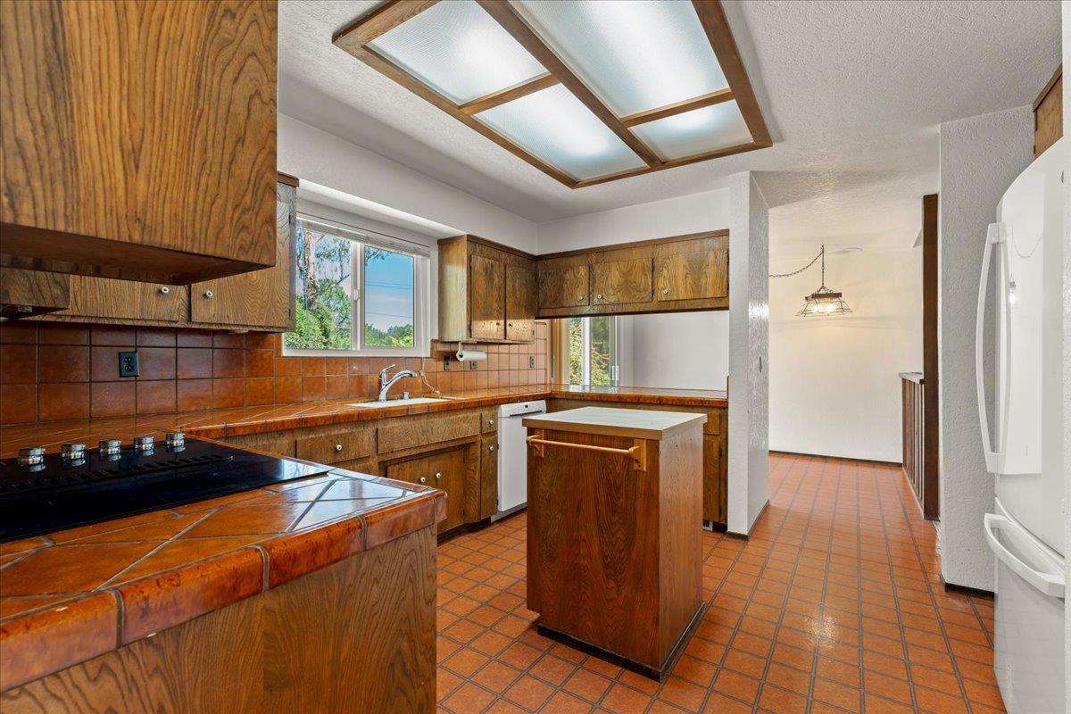 Detail Gallery Image 9 of 42 For 17089 Mcguffie Rd, Salinas,  CA 93907 - 3 Beds | 2/1 Baths