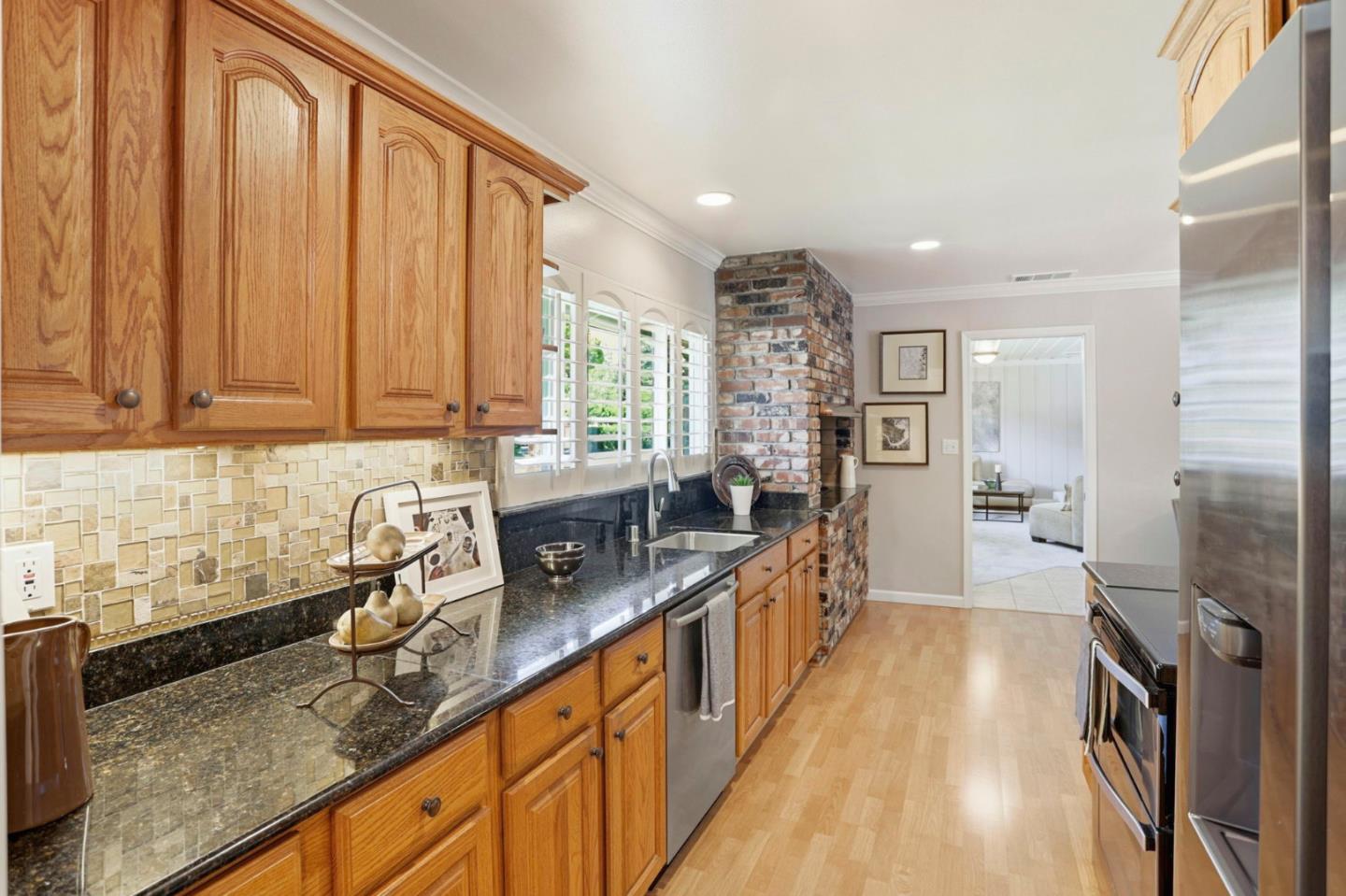 Detail Gallery Image 11 of 48 For 1701 S Springer Rd, Mountain View,  CA 94040 - 3 Beds | 2 Baths