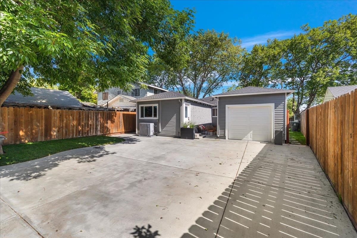 Detail Gallery Image 23 of 31 For 220 Lindbergh St, San Mateo,  CA 94401 - 3 Beds | 2 Baths