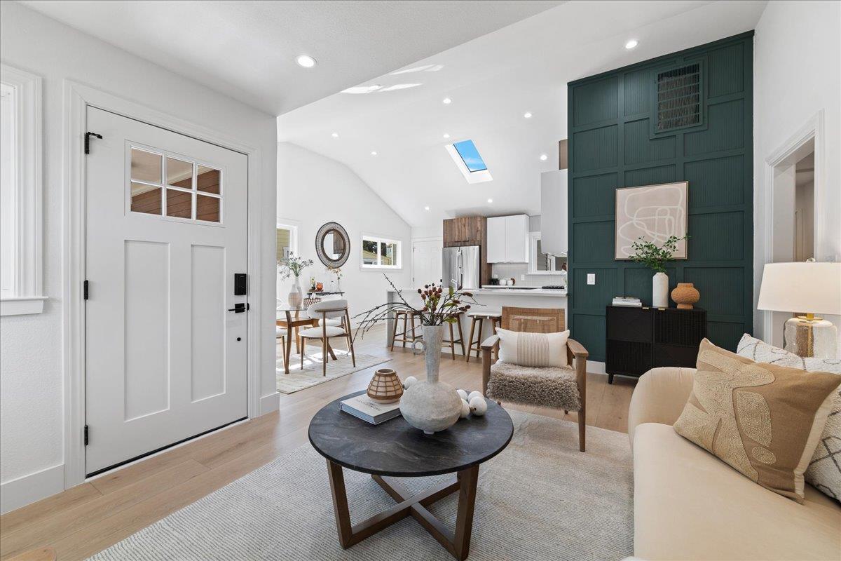 Detail Gallery Image 3 of 31 For 220 Lindbergh St, San Mateo,  CA 94401 - 3 Beds | 2 Baths