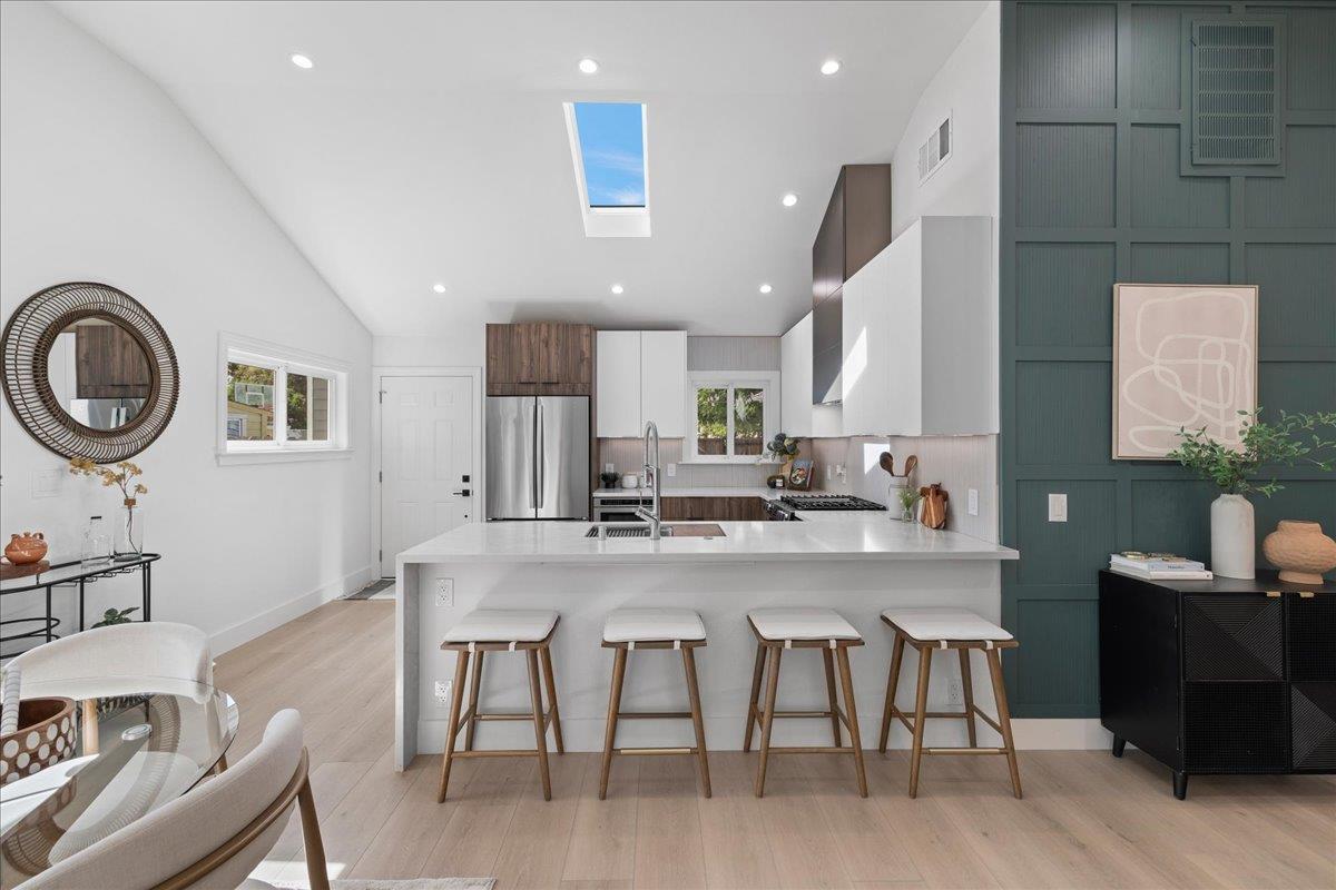 Detail Gallery Image 7 of 31 For 220 Lindbergh St, San Mateo,  CA 94401 - 3 Beds | 2 Baths