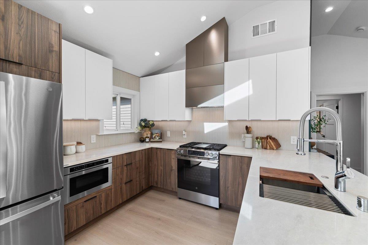 Detail Gallery Image 8 of 31 For 220 Lindbergh St, San Mateo,  CA 94401 - 3 Beds | 2 Baths