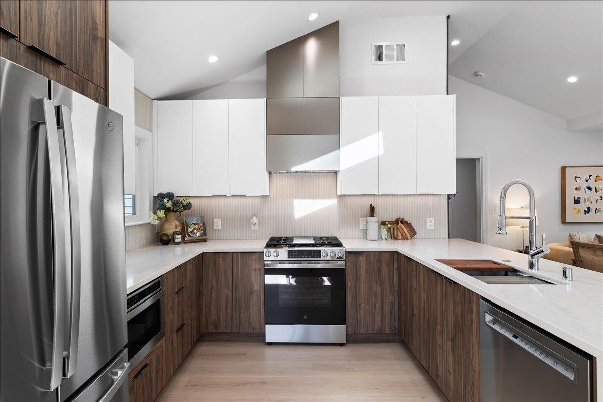 Detail Gallery Image 9 of 31 For 220 Lindbergh St, San Mateo,  CA 94401 - 3 Beds | 2 Baths