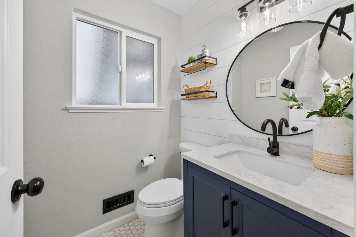 Detail Gallery Image 17 of 42 For 6570 Mcabee Rd, San Jose,  CA 95120 - 5 Beds | 2/1 Baths