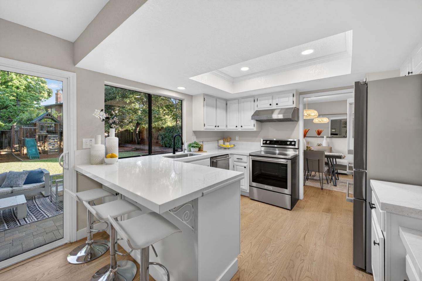 Detail Gallery Image 8 of 42 For 6570 Mcabee Rd, San Jose,  CA 95120 - 5 Beds | 2/1 Baths