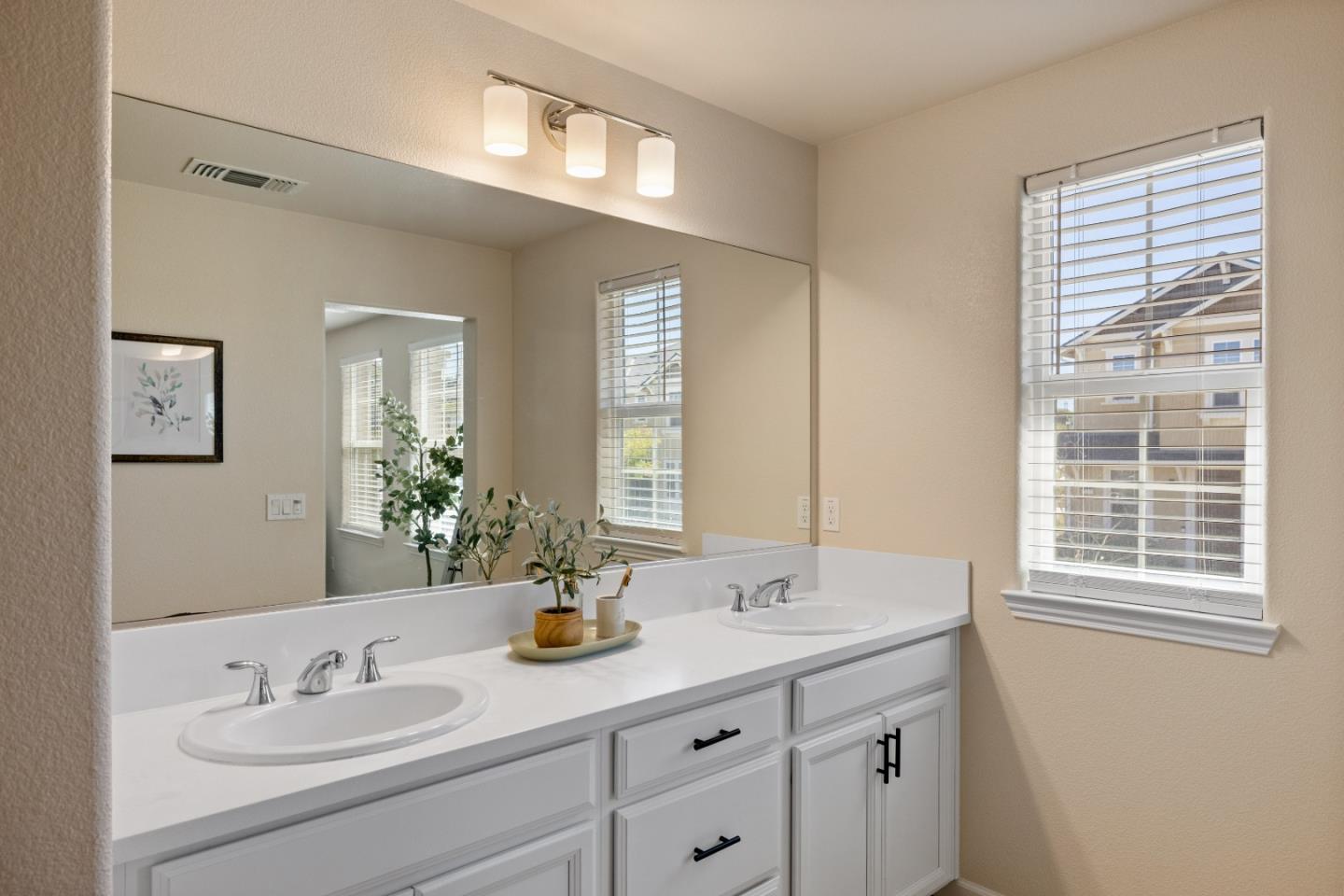 Detail Gallery Image 12 of 17 For 21207 Ord Ave, Marina,  CA 93933 - 3 Beds | 2/1 Baths