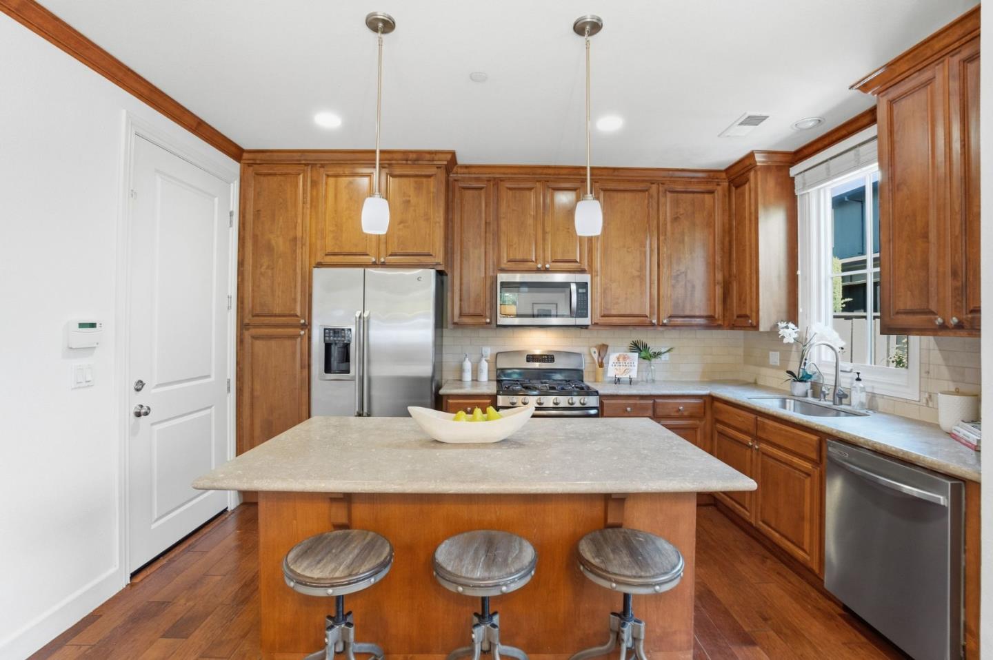 Detail Gallery Image 20 of 55 For 1613 Kentfield, Redwood City,  CA 94061 - 3 Beds | 3/1 Baths