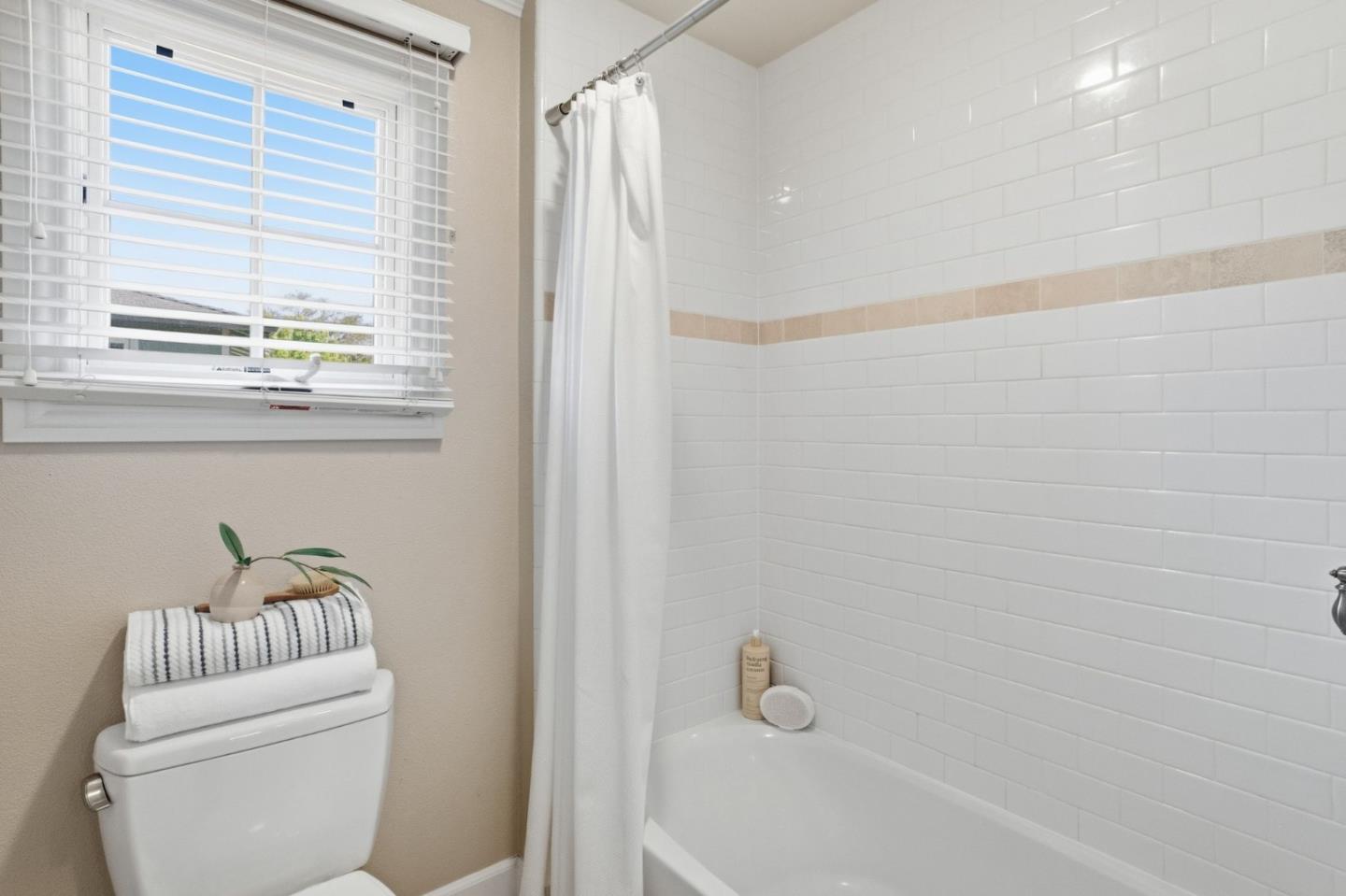 Detail Gallery Image 29 of 55 For 1613 Kentfield, Redwood City,  CA 94061 - 3 Beds | 3/1 Baths