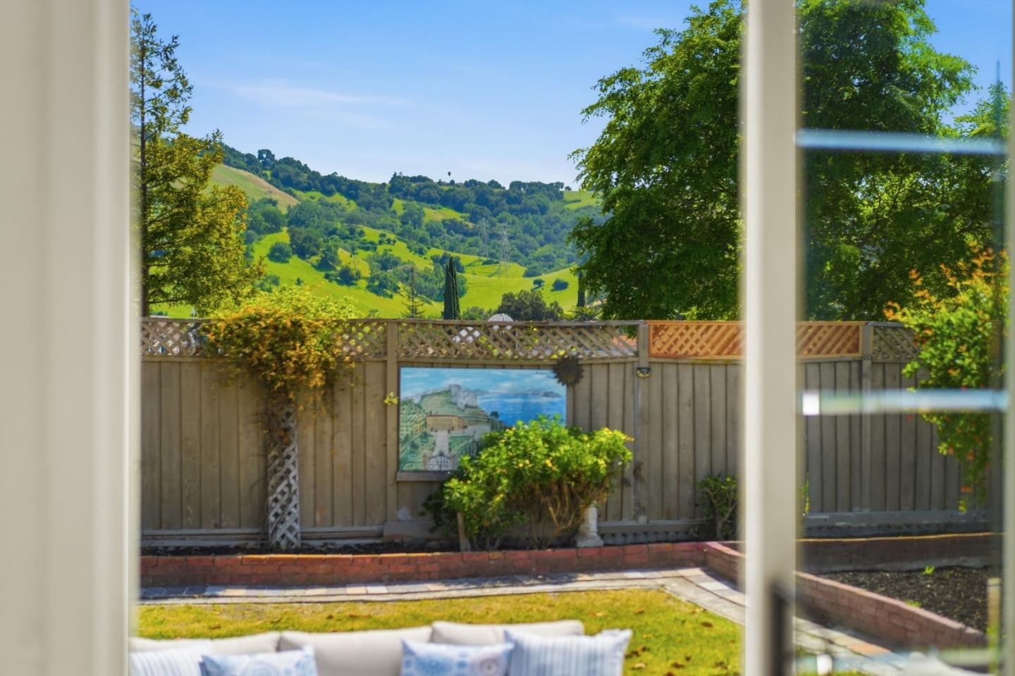 Detail Gallery Image 26 of 49 For 490 Suisse Dr, San Jose,  CA 95123 - 4 Beds | 2 Baths