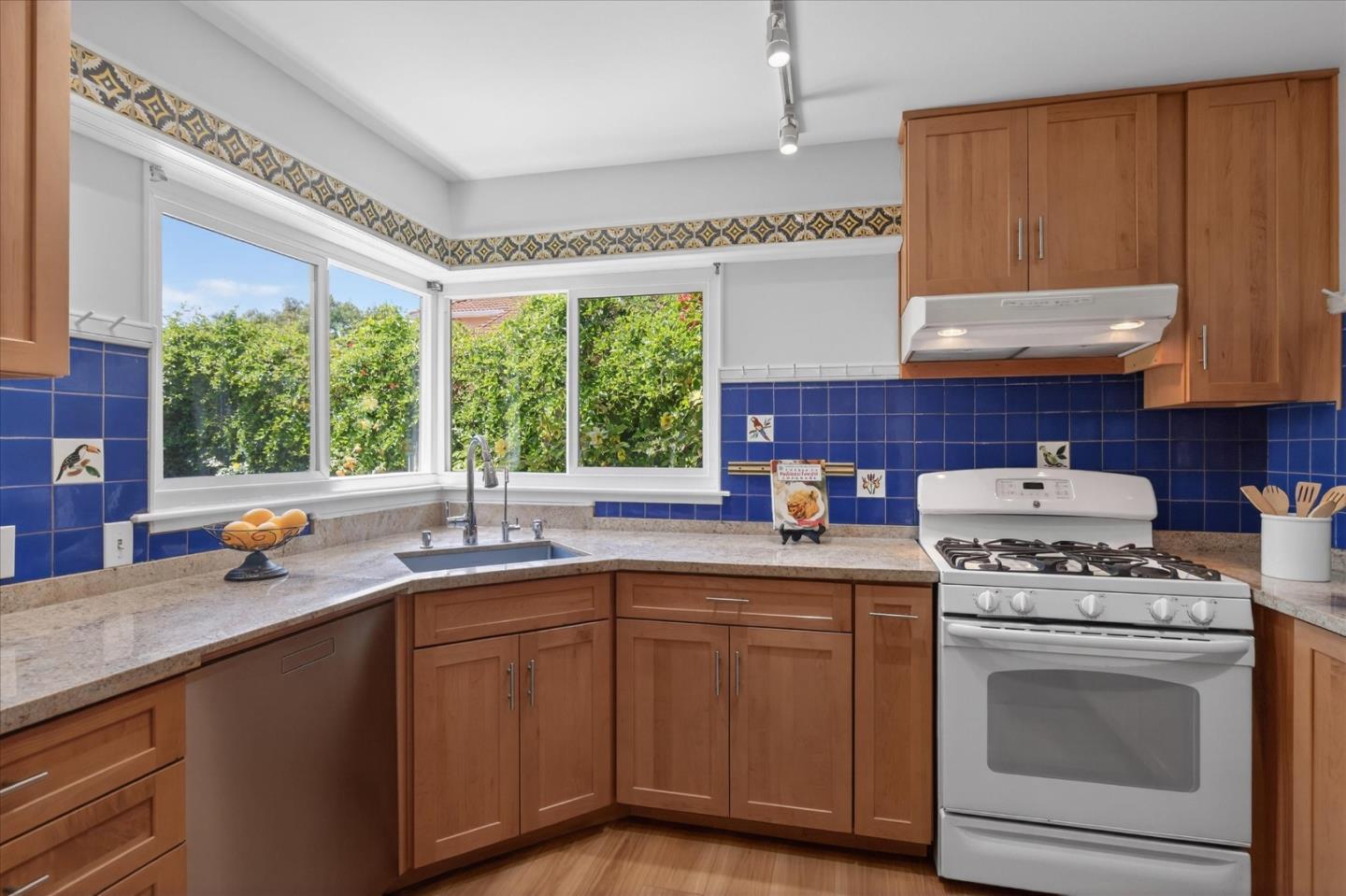 Detail Gallery Image 10 of 29 For 1660 Long St, Santa Clara,  CA 95050 - 2 Beds | 1/1 Baths