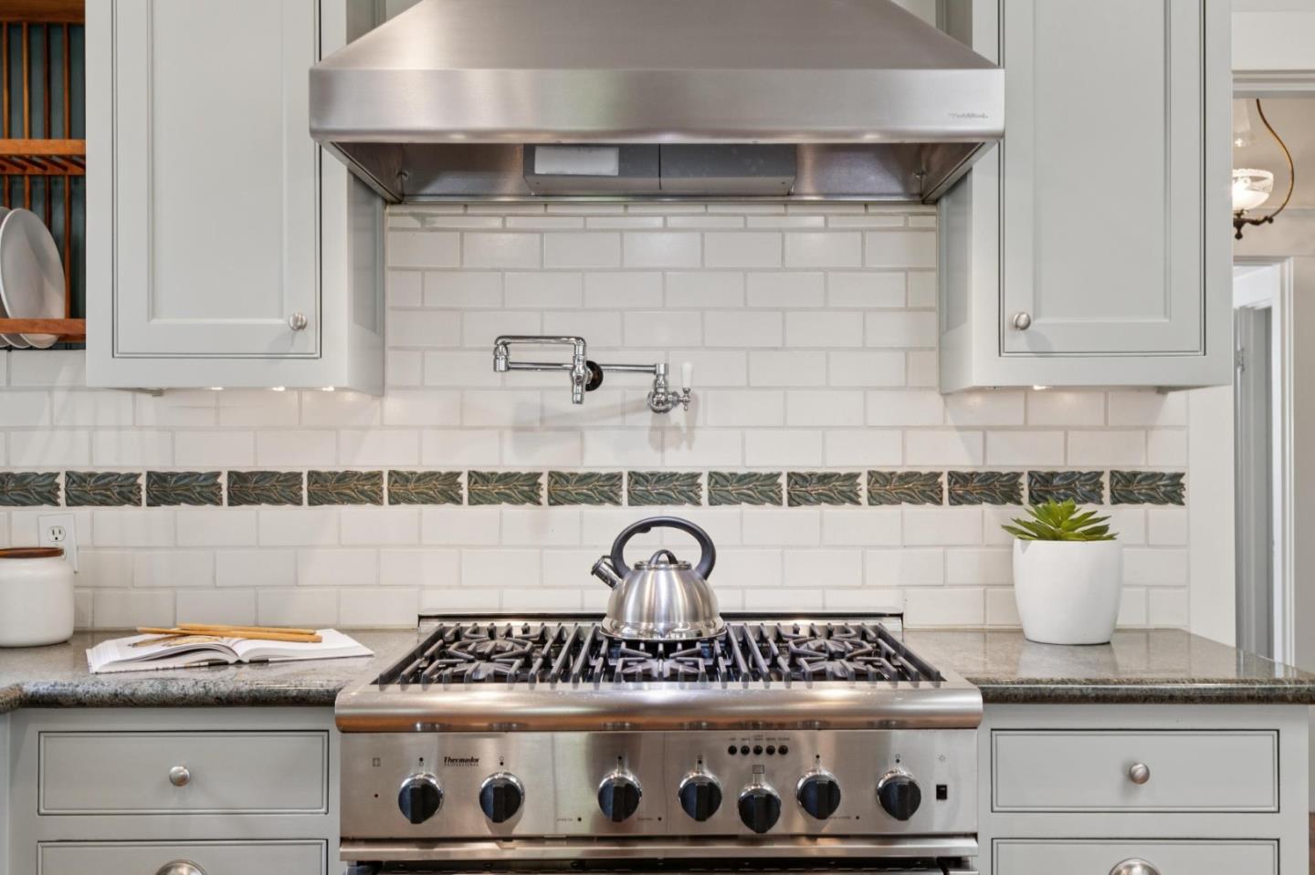 Detail Gallery Image 23 of 88 For 115 Glenridge Ave, Los Gatos,  CA 95030 - 6 Beds | 4 Baths