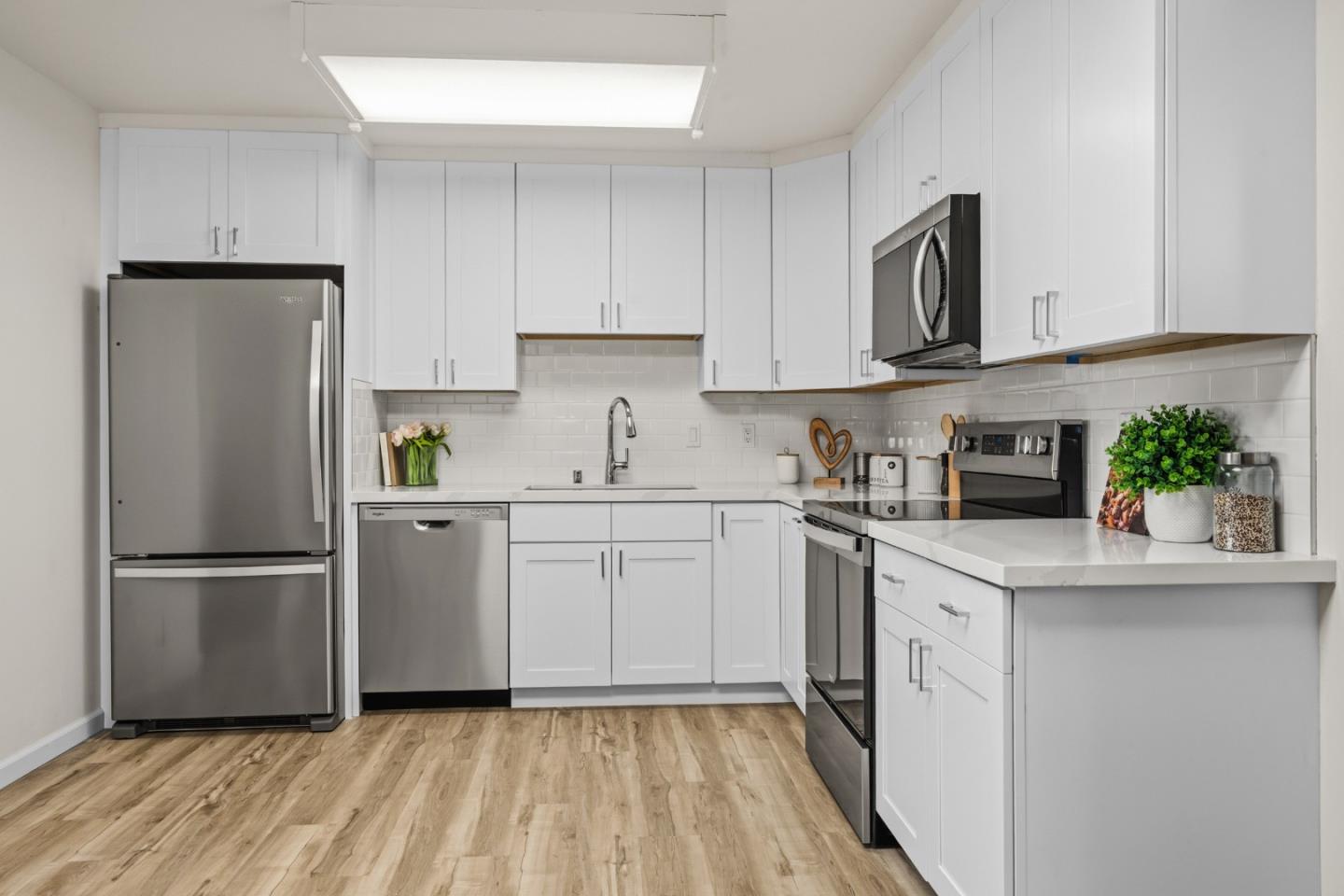 Detail Gallery Image 13 of 38 For 1017 Golden Gate Ave, Half Moon Bay,  CA 94019 - 3 Beds | 2 Baths