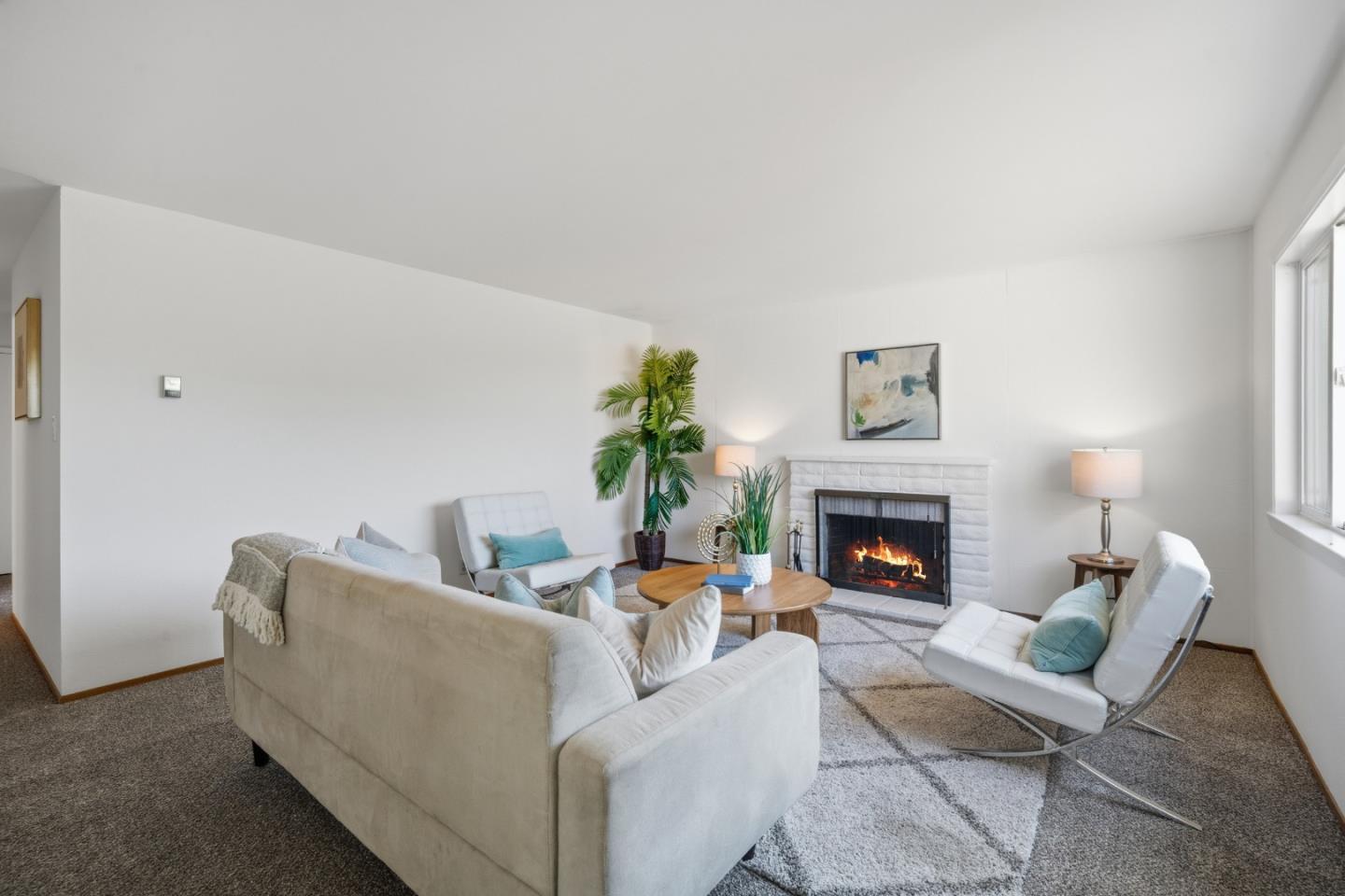 Detail Gallery Image 4 of 38 For 1017 Golden Gate Ave, Half Moon Bay,  CA 94019 - 3 Beds | 2 Baths