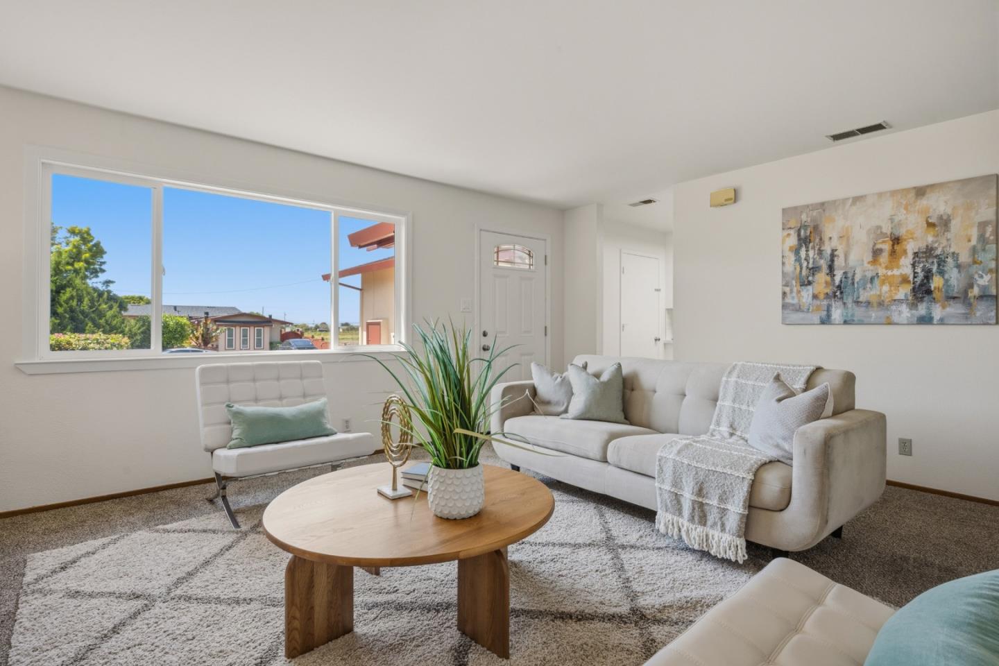 Detail Gallery Image 7 of 38 For 1017 Golden Gate Ave, Half Moon Bay,  CA 94019 - 3 Beds | 2 Baths