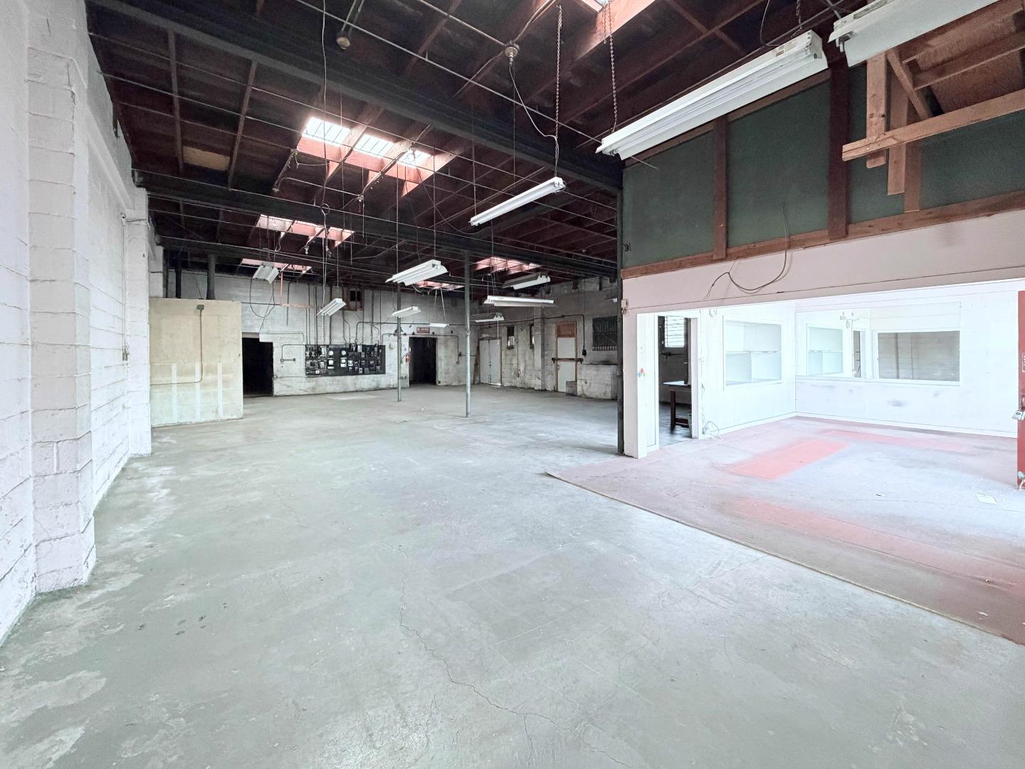 Detail Gallery Image 7 of 13 For 1100 El Camino Real, Redwood City,  CA 94063 - – Beds | – Baths